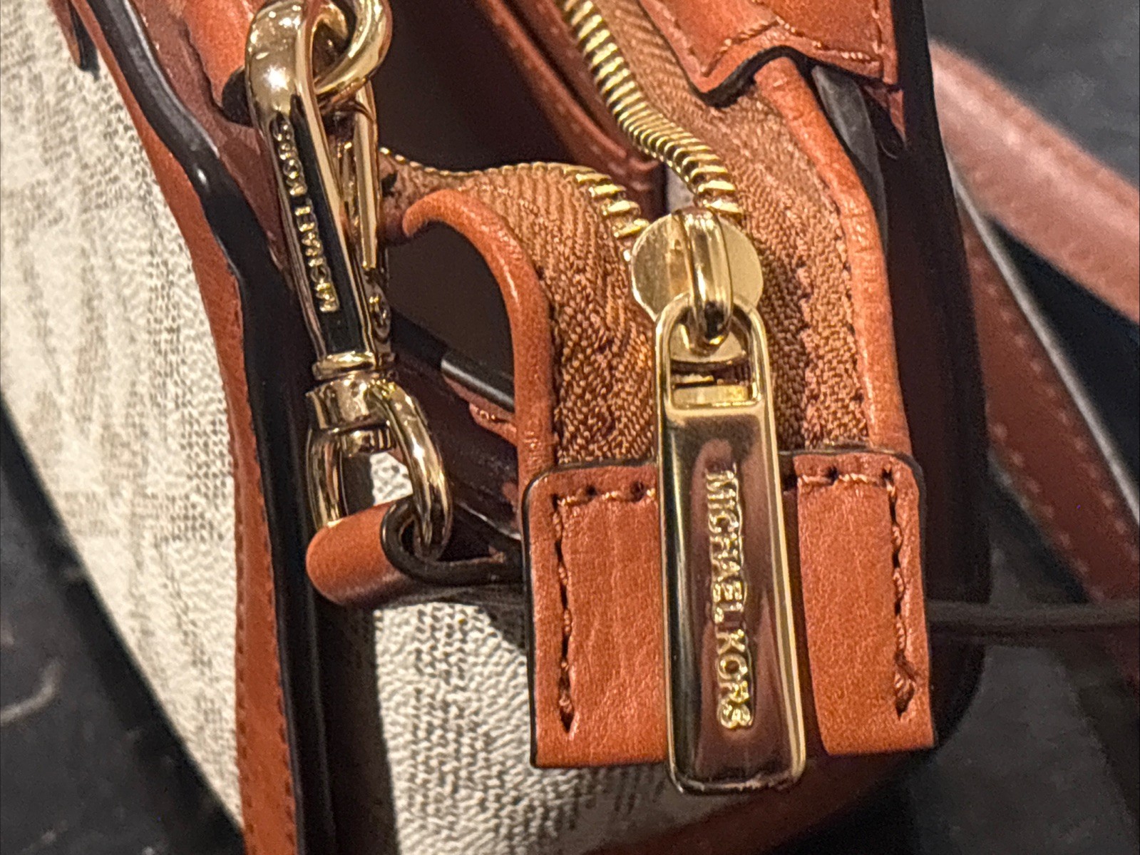MICHAEL KORS CLASSIC LOGO SELMA MINI CROSSBODY BAG