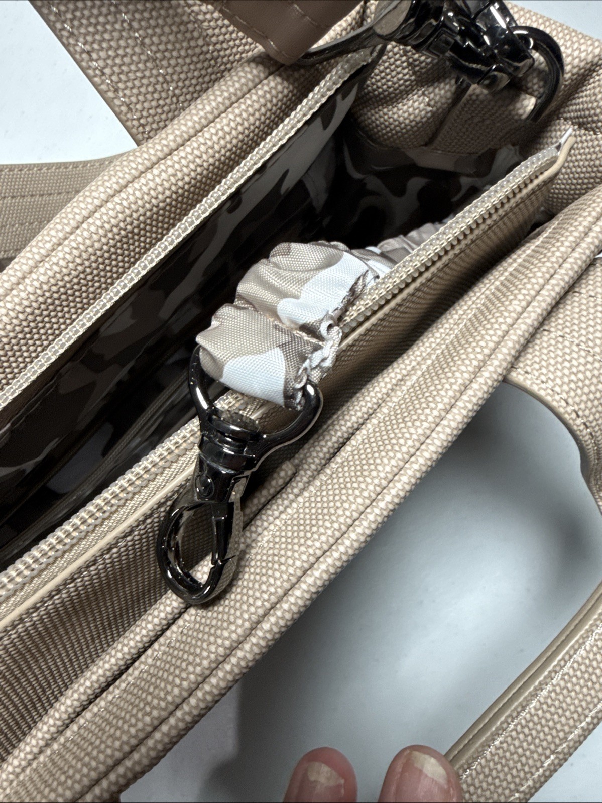 Lug Jitterbug Matte Luxe VL Crossbody Bag – Sand Read