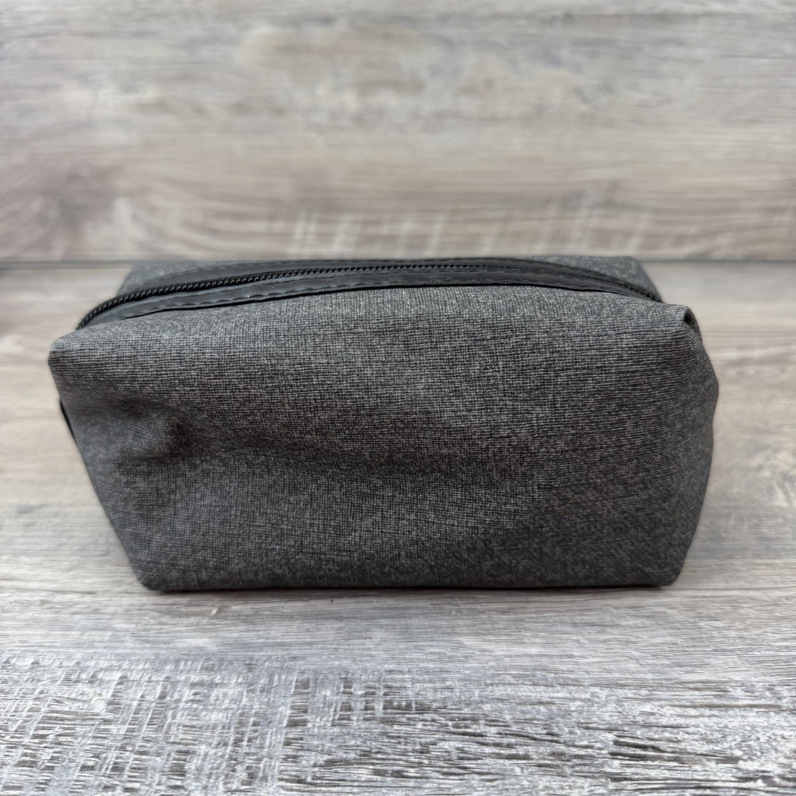 TUMI FOR DELTA Airlines Empty Gray Toiletry Zipper Pouch – Travel Organizer