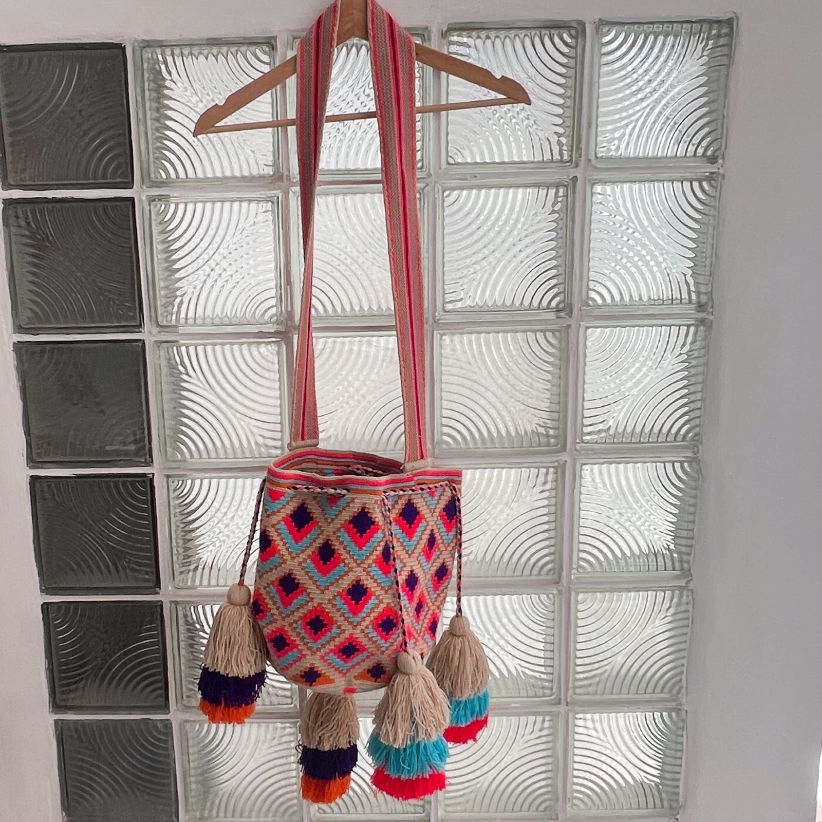 NWOT Colombian Wayuu Mochila Crossbody Bucket Bag with 4 Pom Poms