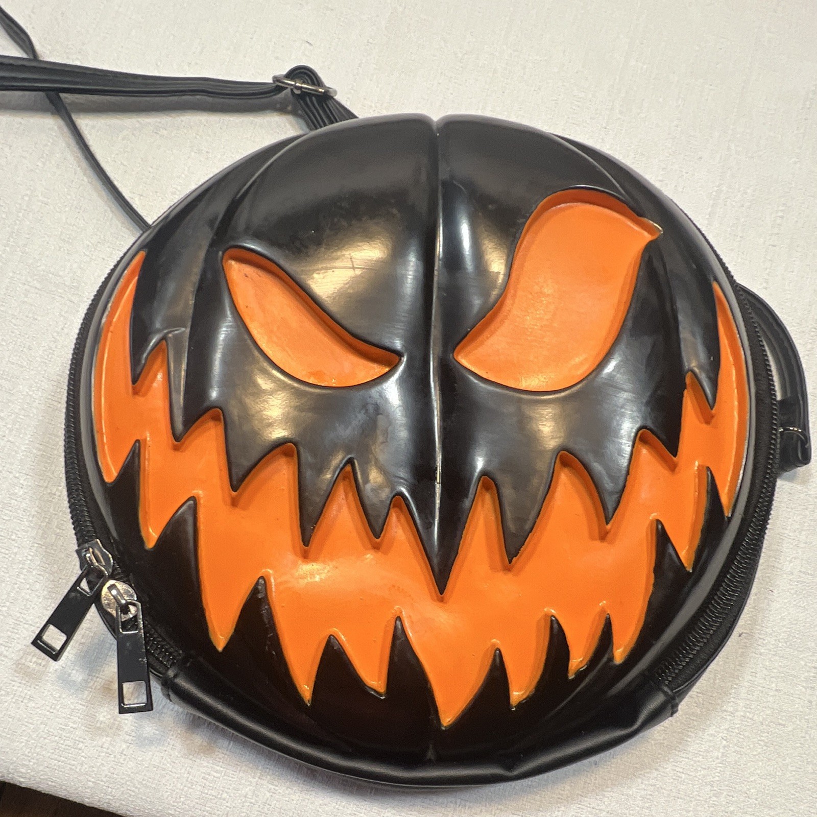 Black Orange Jack-o’-Lantern Round Small Crossbody Bag Zip Adjustable Strap