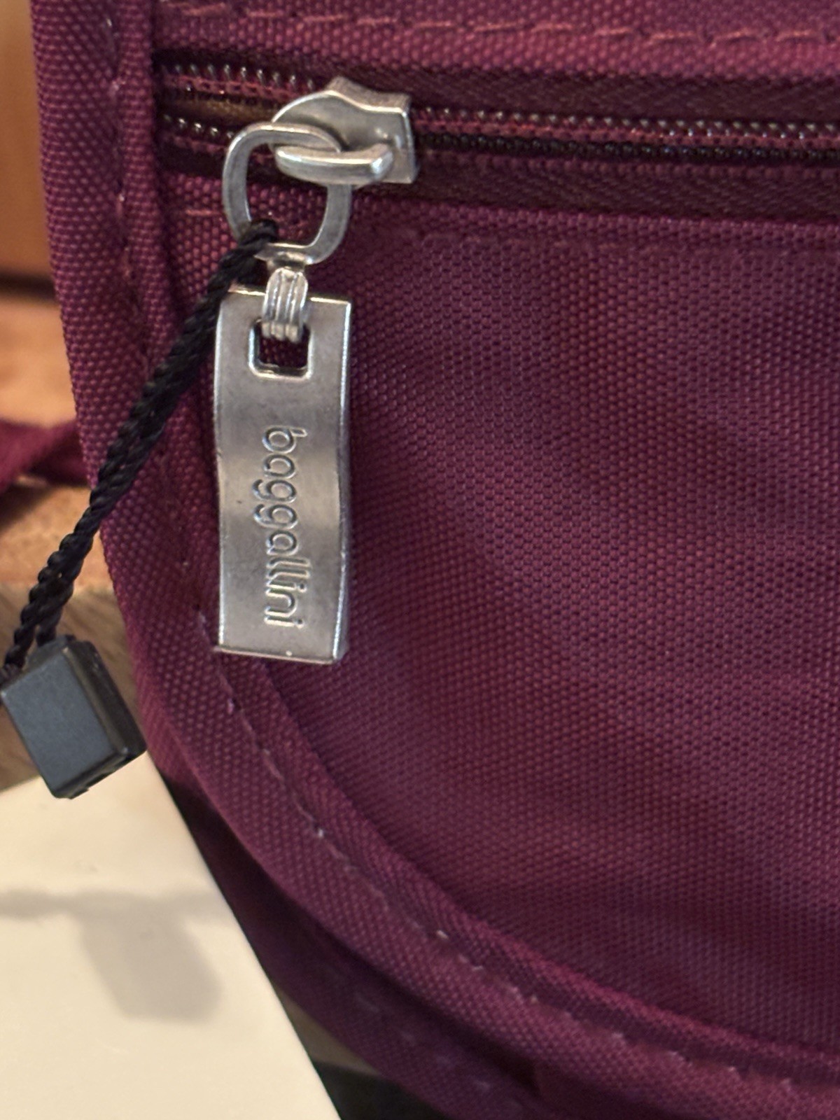 NWT Baggallini “Teenee Bagg” Classic Collection Crossbody Gift ~Burgundy Red