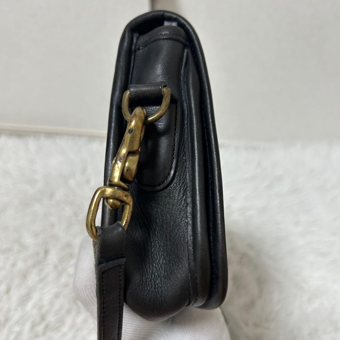 Excellent condition Turn Lock Flap Old Coach Black Leather Item Unisex from Japa