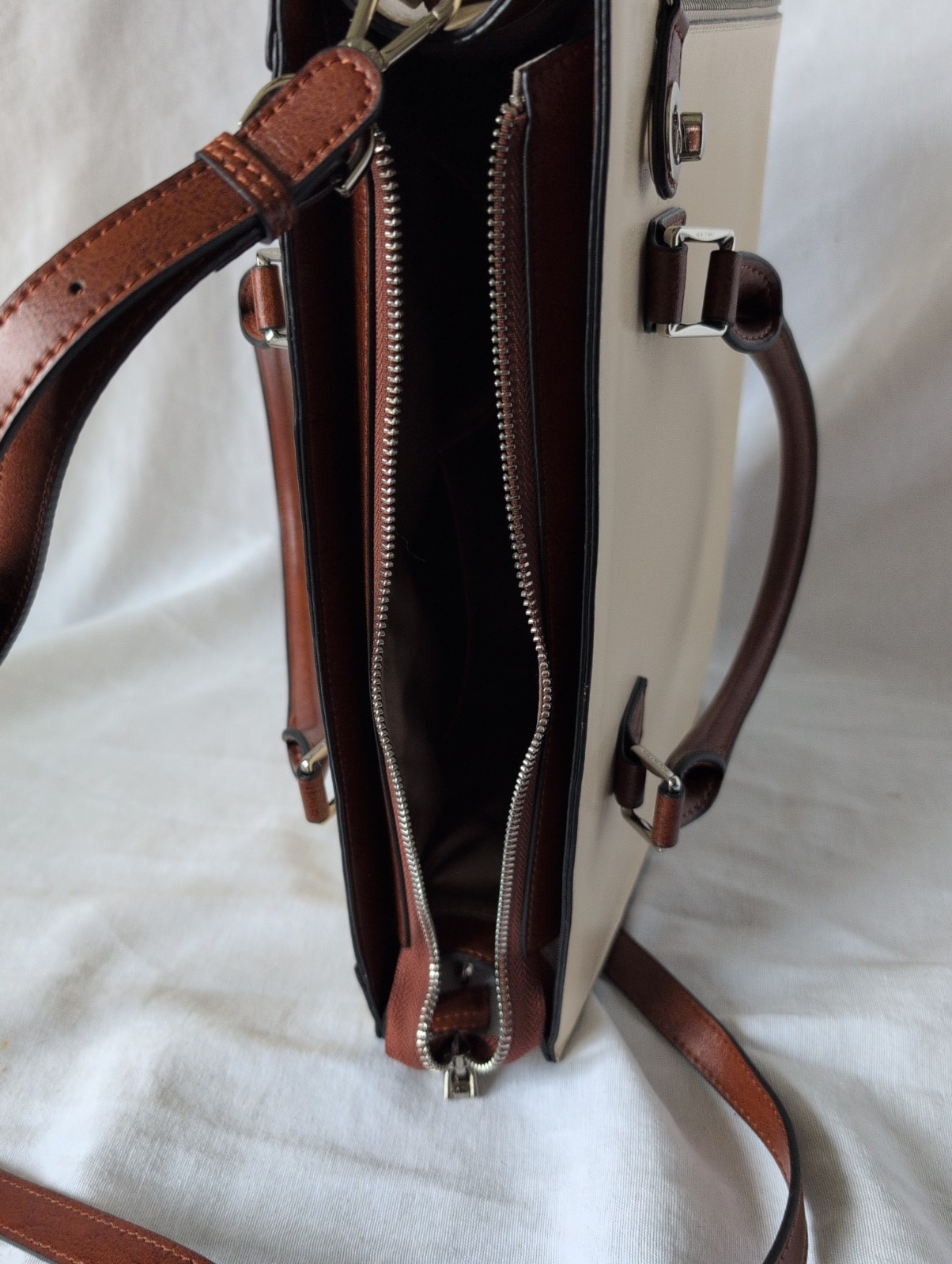 Bostanten Beige Cruze Hand/Shoulder Bag W/ Conceal Carry