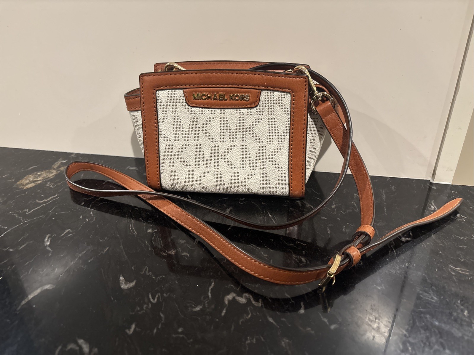 MICHAEL KORS CLASSIC LOGO SELMA MINI CROSSBODY BAG