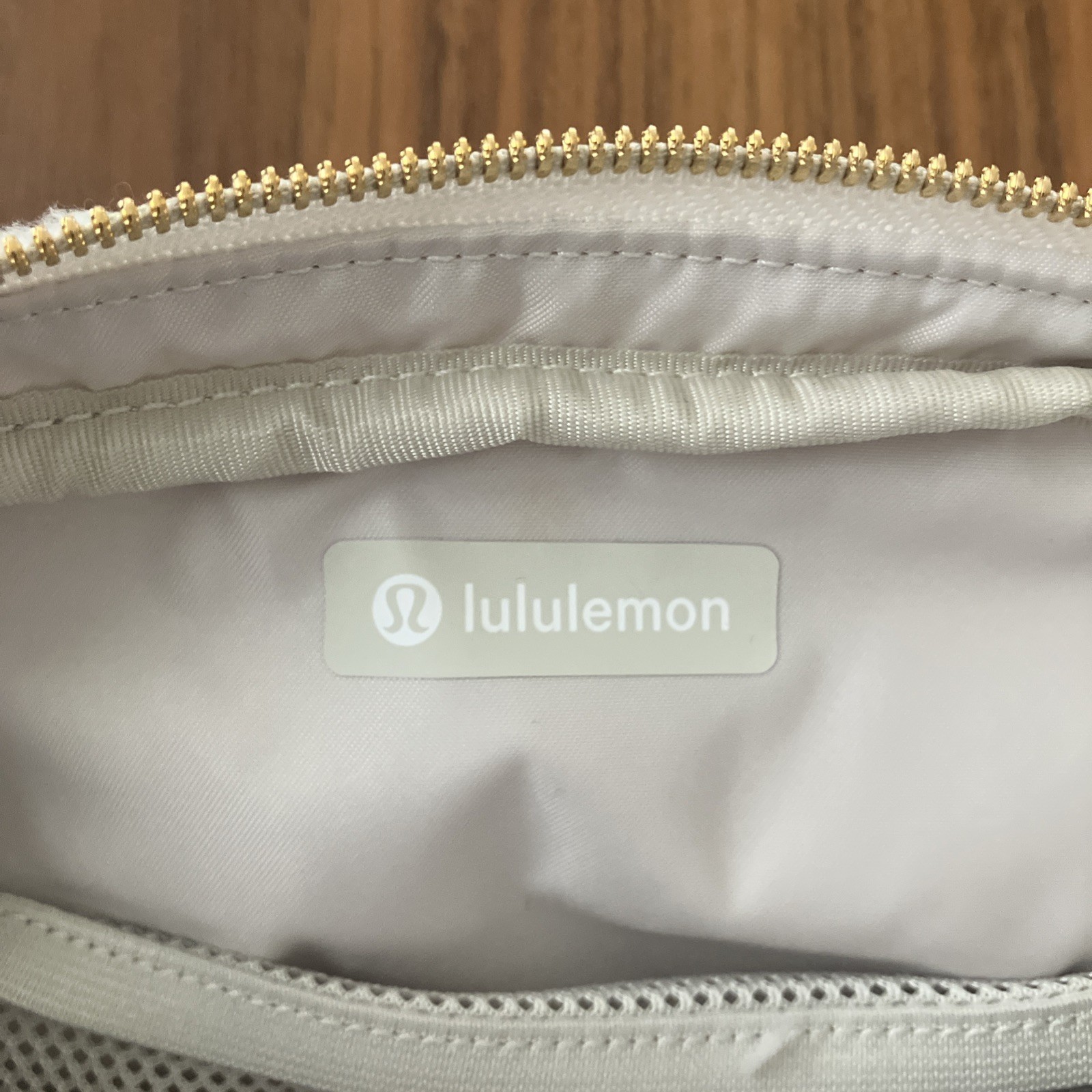 Lululemon Everywhere Belt Bag Large 2L Fleece White O/Gold 8.3 x 2.2 x 5.7 NWT