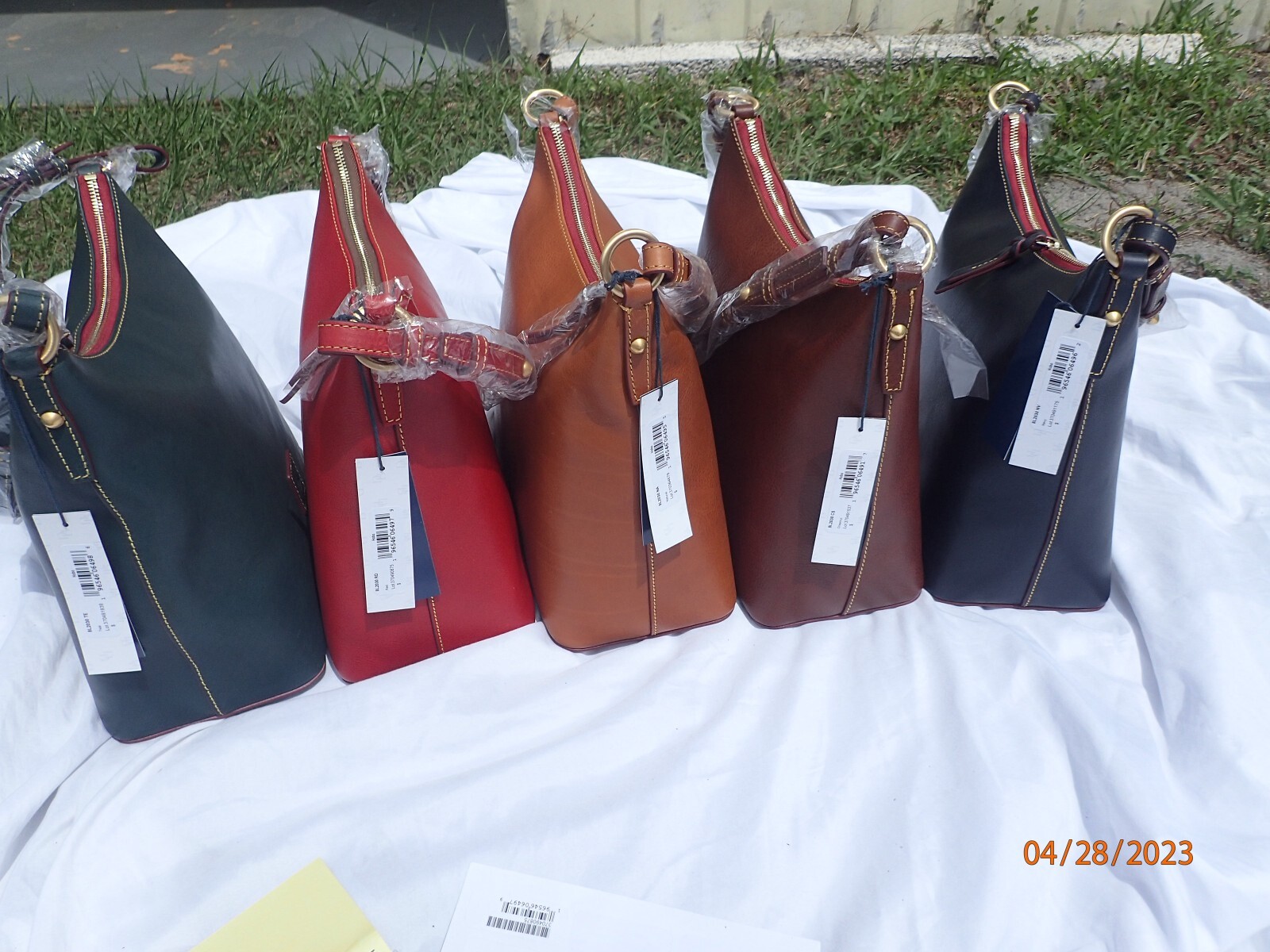 Dooney and Bourke Florentine Hobo Shoulder Bag $328 Original Packaging