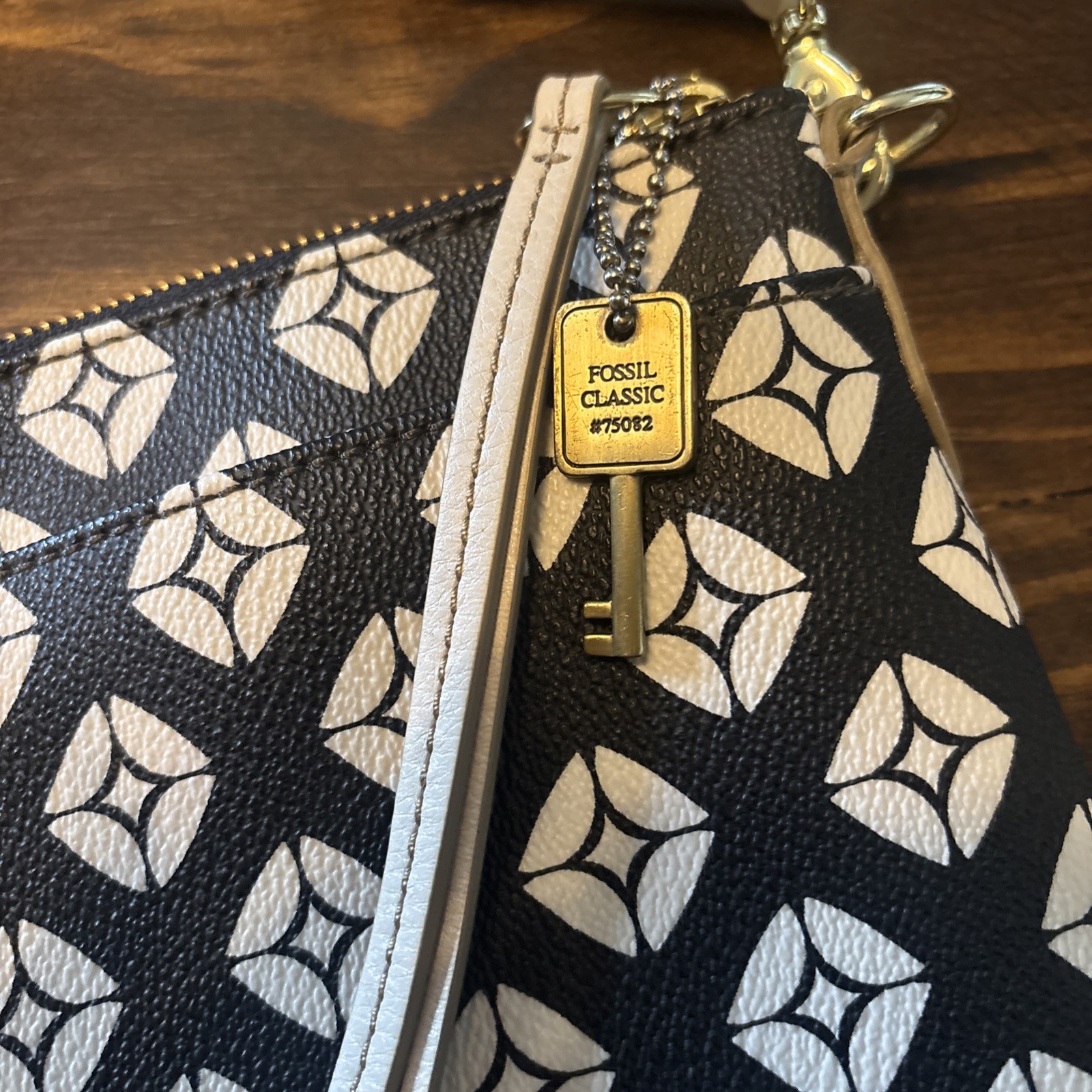 Fossil black and cream geometric print small flat crossbody purse Flat bag NWOT