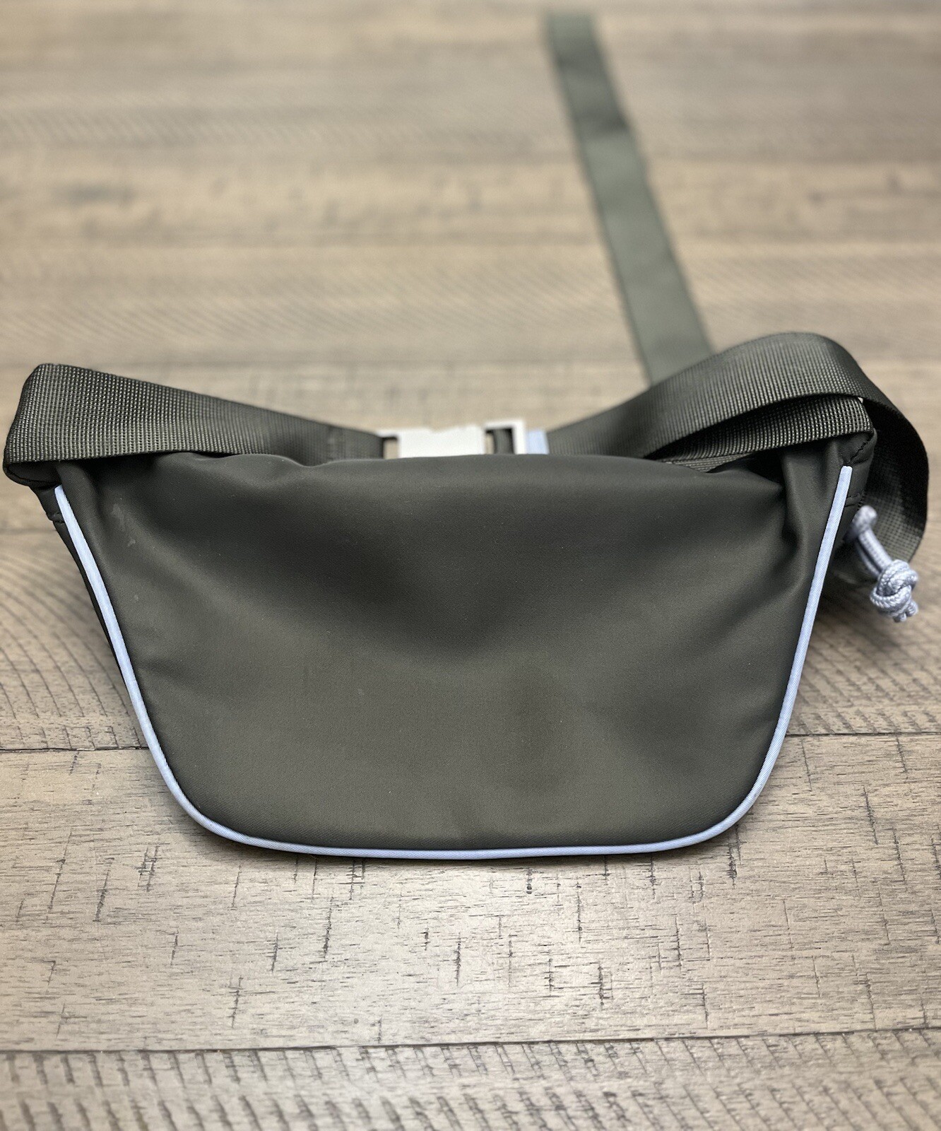 Wild Fable Unisex Fanny Pack Olive Green Trimmed w/Lavender Piping Metal Buckle