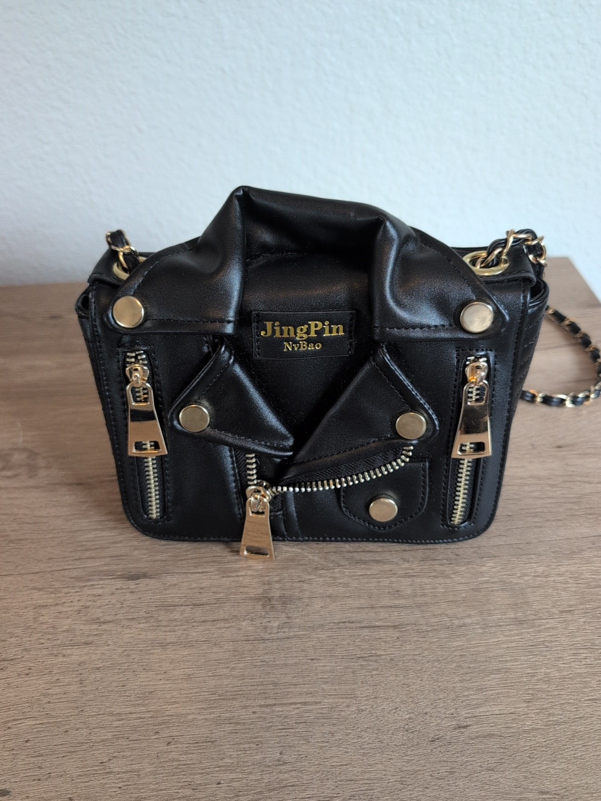 JingPin Black Rectangle Shoulder Bag Chain Strap Gold Hardware Zip Lined Pockets