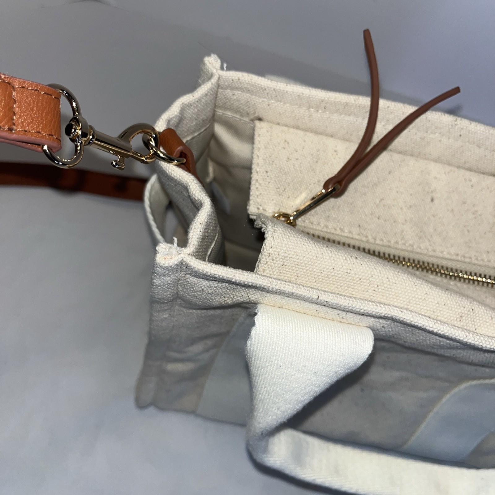 Universal Thread Cream Canvas Crossbody Purse Tote Zipper 9.5x8x5 Inches