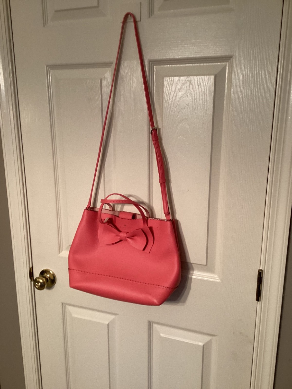 Kate spade crossbody,pink beautiful. Approximately 9 in by 12 in.Adjustable stra