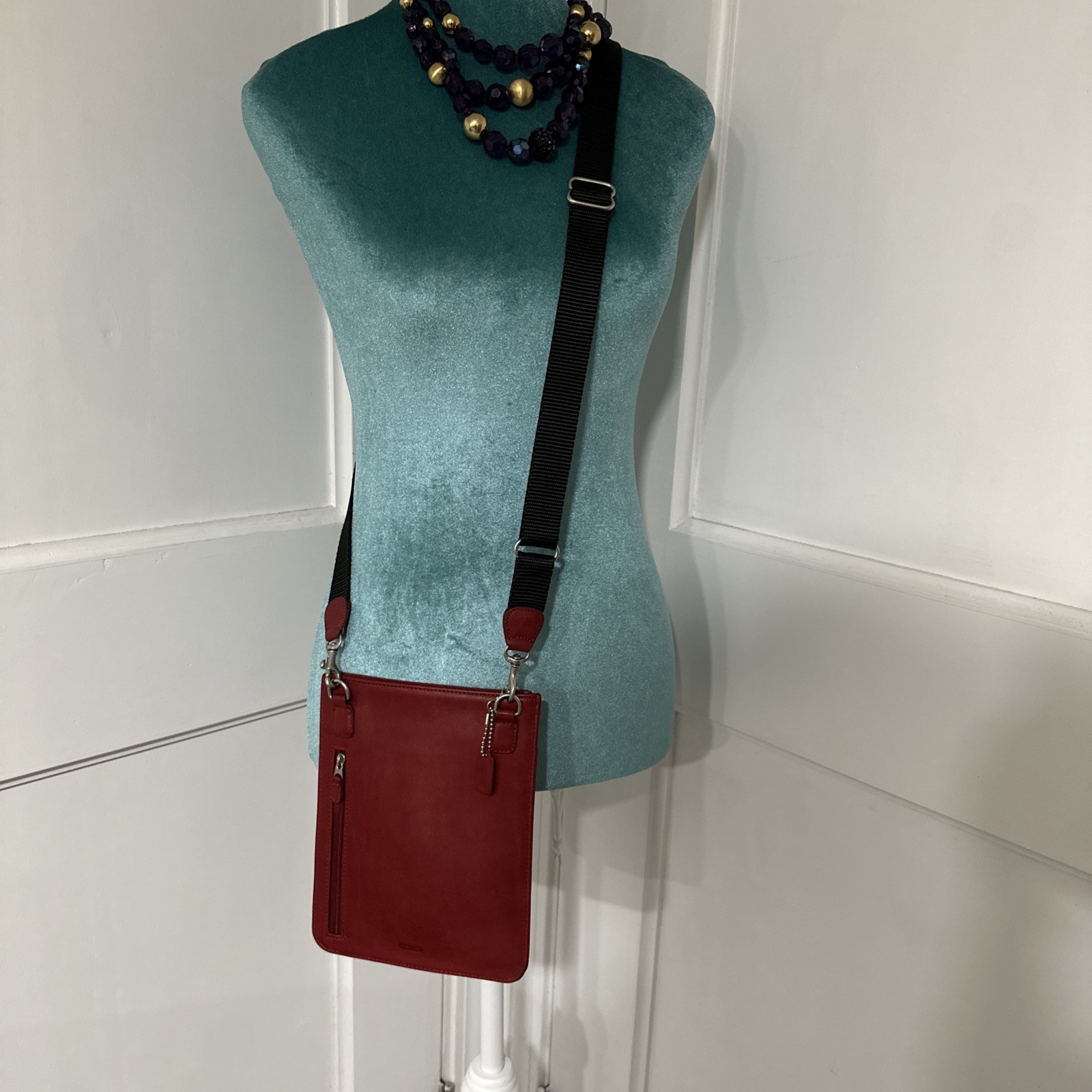 Coach vintage Messenger Crossbody Bag Red Leather Small Zip Authentic RARE