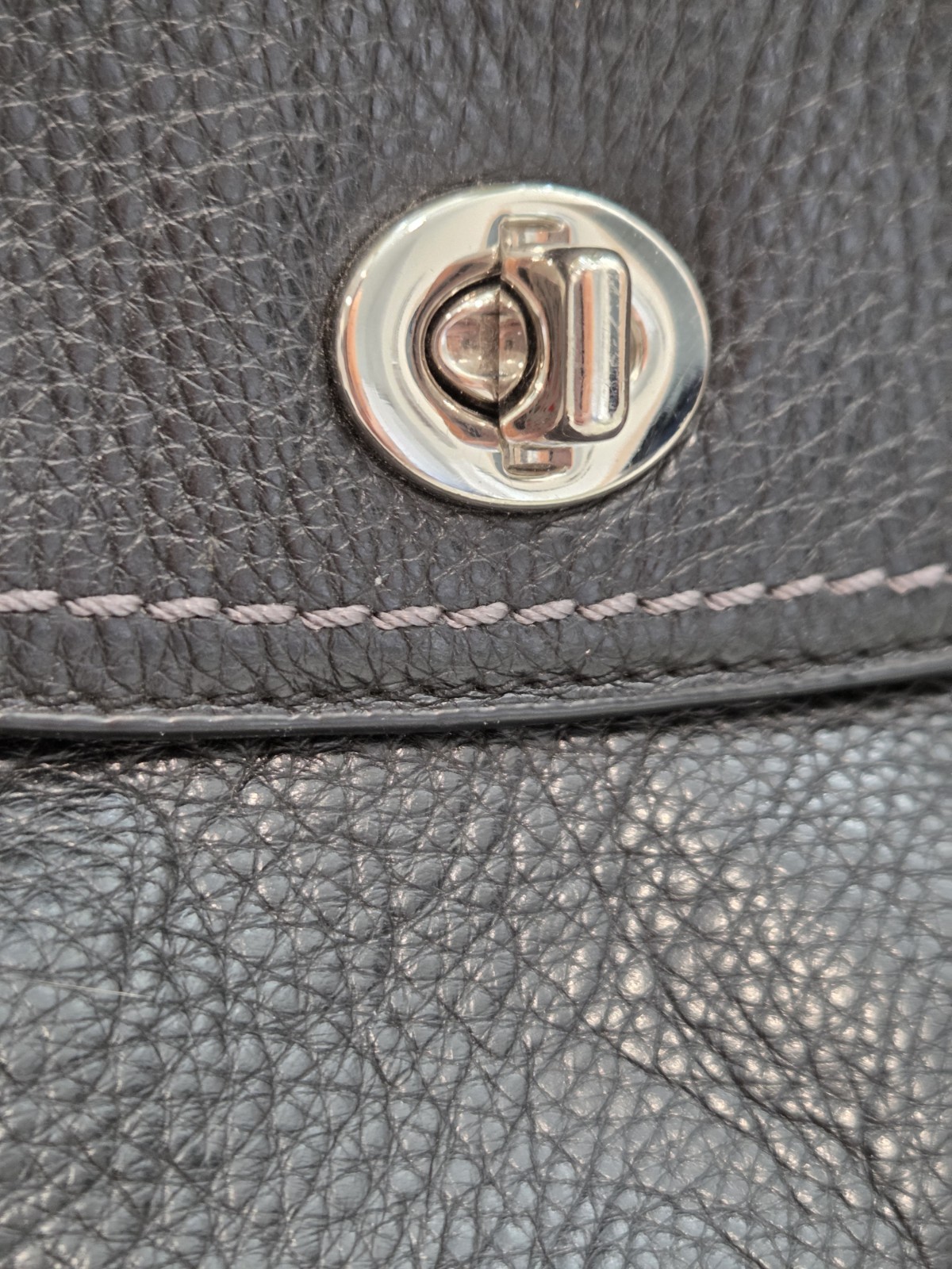 Coach Vintage Black Pebbled Leather Turnlock Handbag Emerald Interior