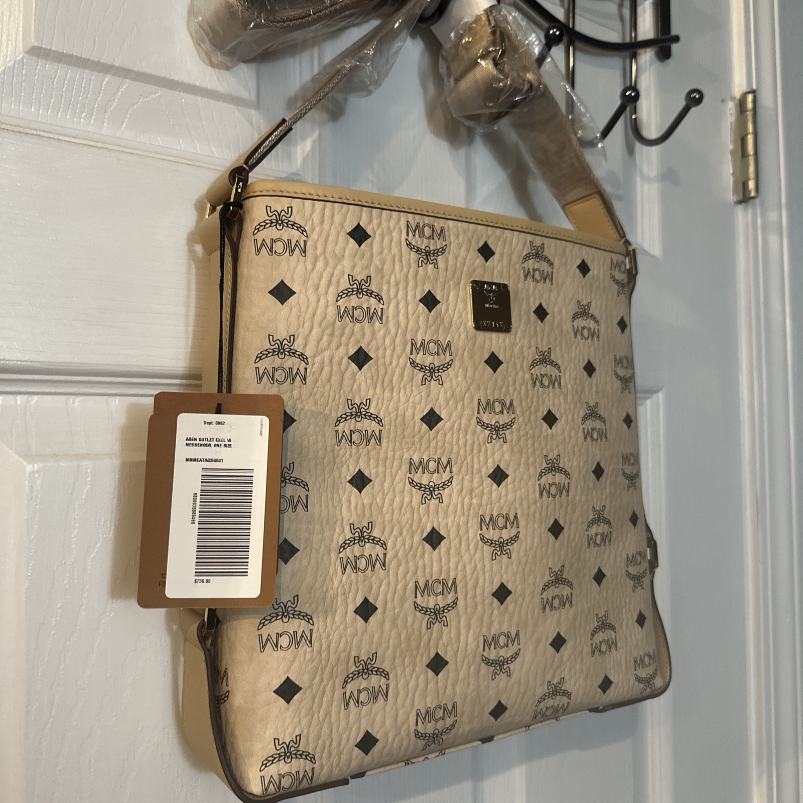 NWT MCM EATA03 IG001 AREN LOGO Neutral Black MESSENGER HANDBAG $730