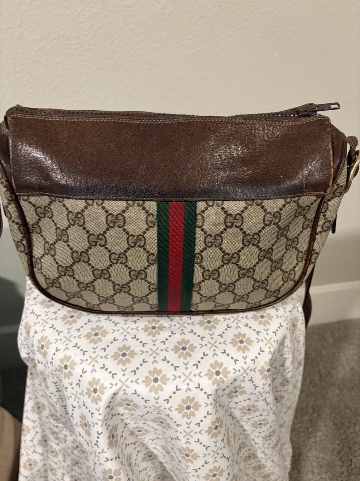Vintage Gucci GG Pattern Web Stripe Women’s Crossbody Bag Beige Brown Zip Logo