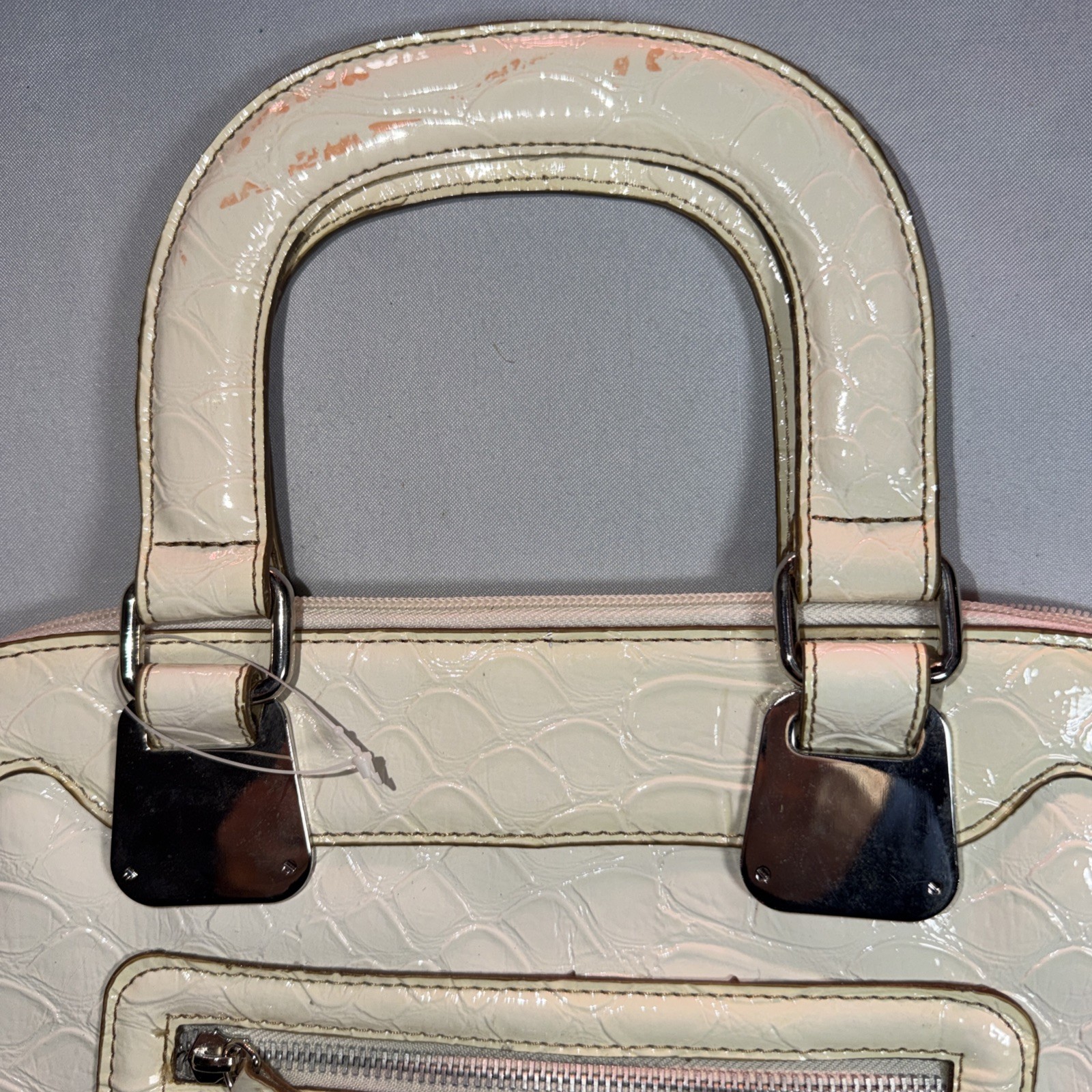 Vintage Attention White crocodile-embossed Faux leather bag with silver hardware