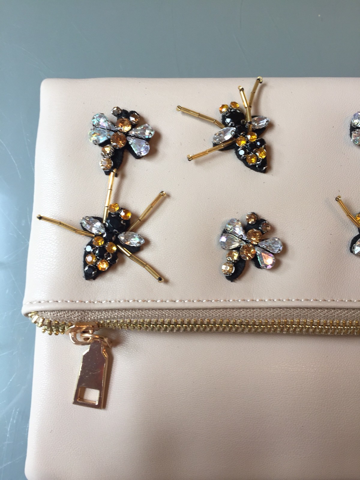NWOT Statement Queen Bee Insect Beaded Beige Clutch Cross body