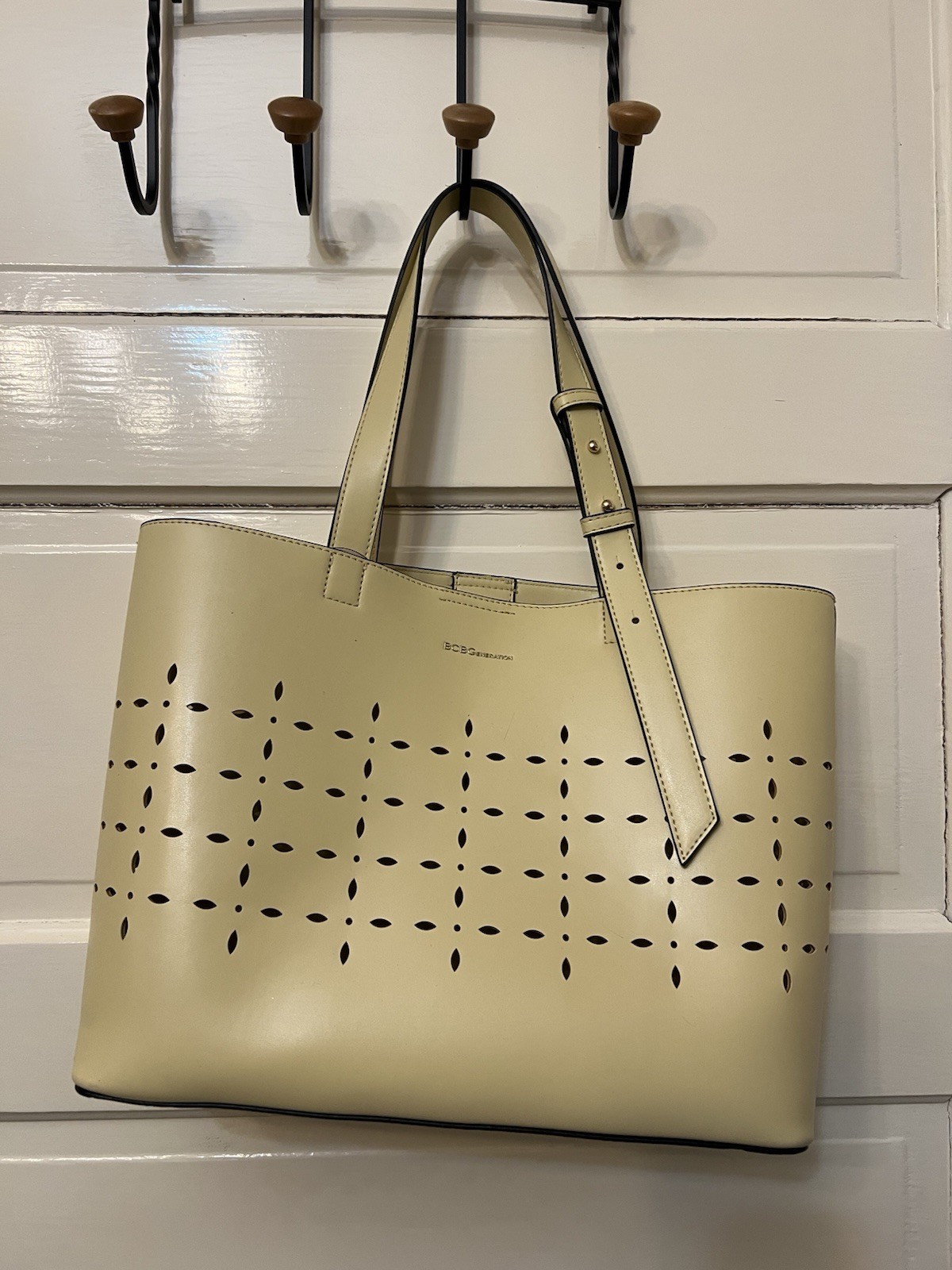 BCBG Generations Beige Vegan Leather Cutout Tote – Chic Everyday Bag Minimalist