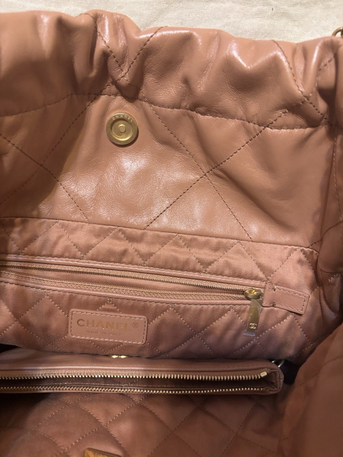 Chanel 22 Handbag Medium In Brown Retail $6400