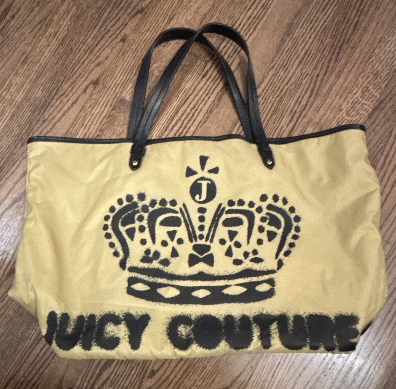 Juicy Couture Logo Tote Bag Beige/Black Double Handles Snap Closure Lined Pouch