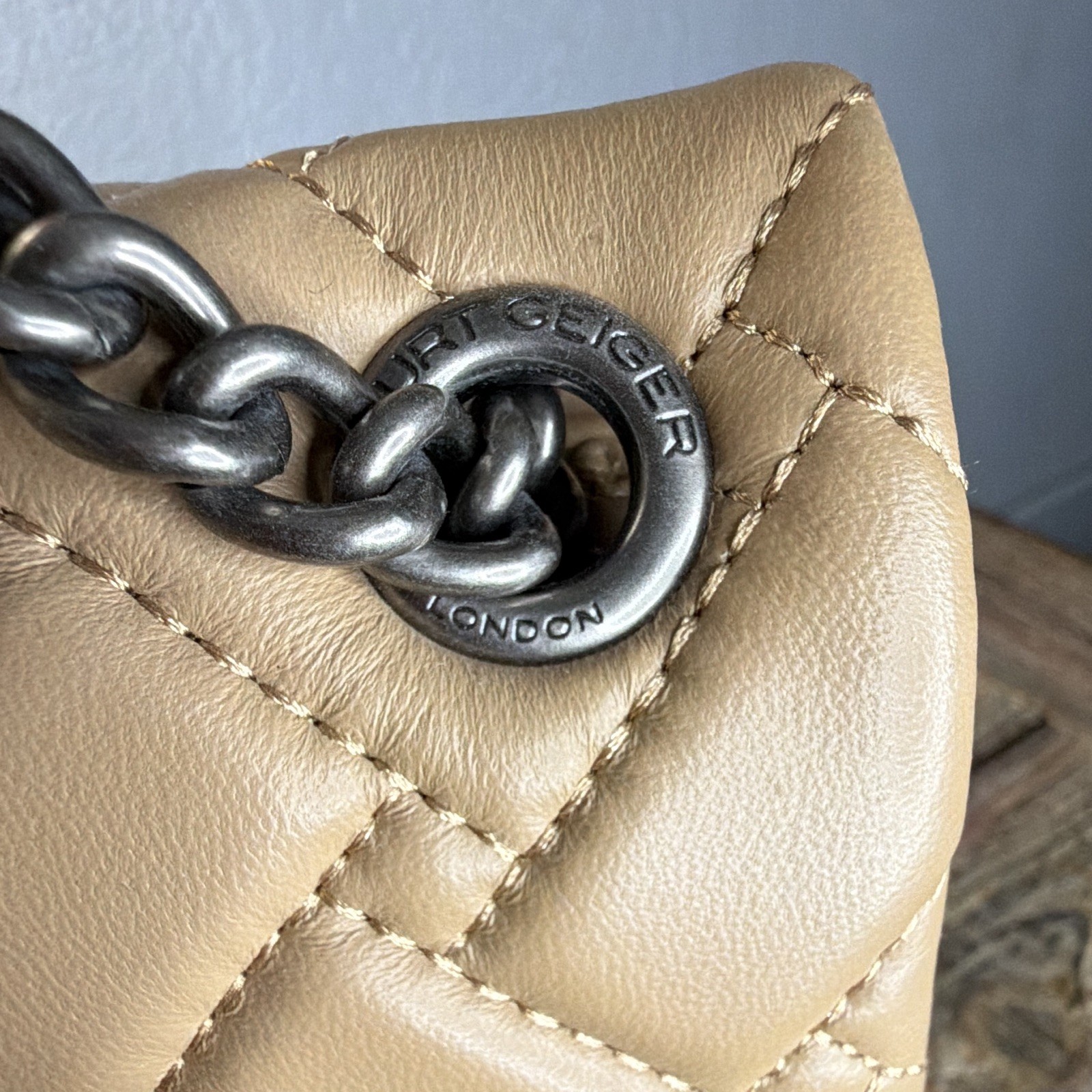Kurt Geiger Kensington Small Beige Quilted Shoulder Bag Chain Strap Eagle Clasp