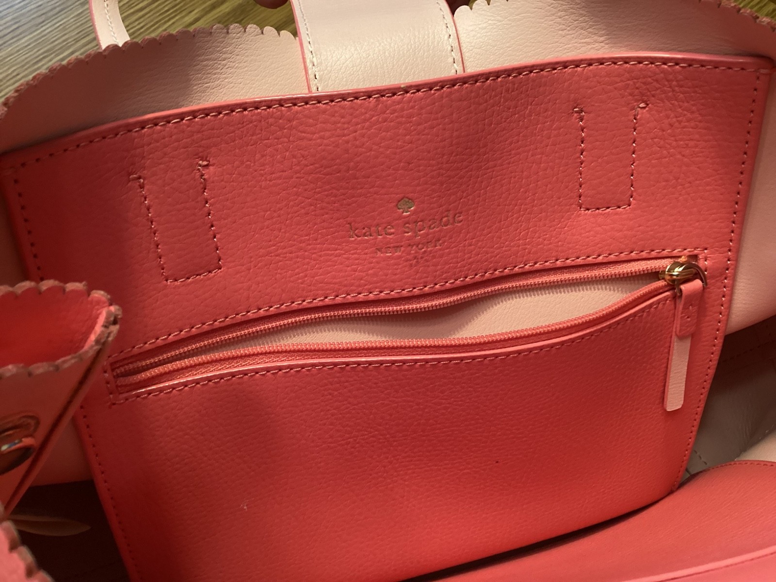 Kate spade crossbody,pink beautiful. Approximately 9 in by 12 in.Adjustable stra