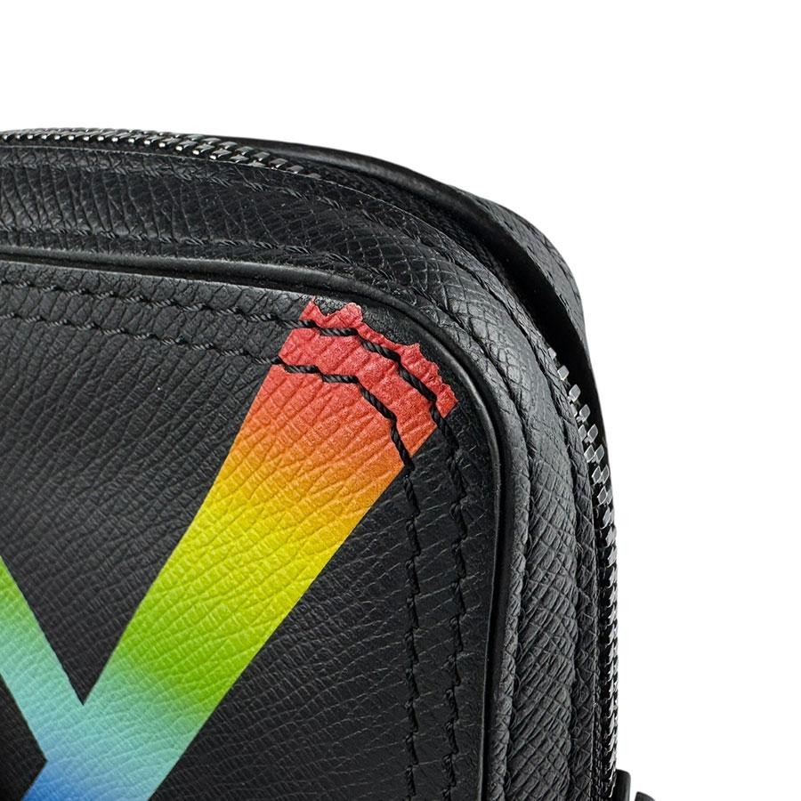 LOUIS VUITTON Bag: Danube Messenger M30332 Noir/Rainbow W12H16D4cm w/NA;