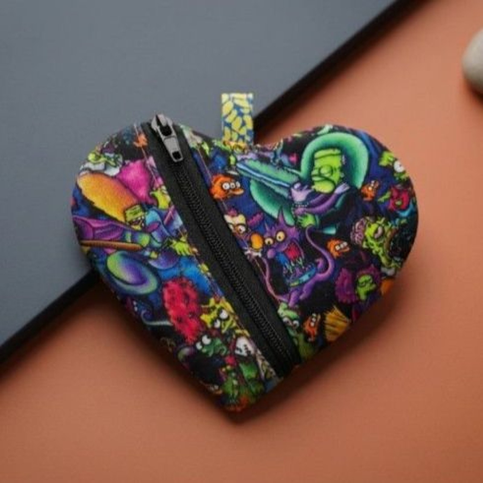 Halloween Simpsons Heart Pouch – Spooky Cartoon Travel Coin & Key Bag