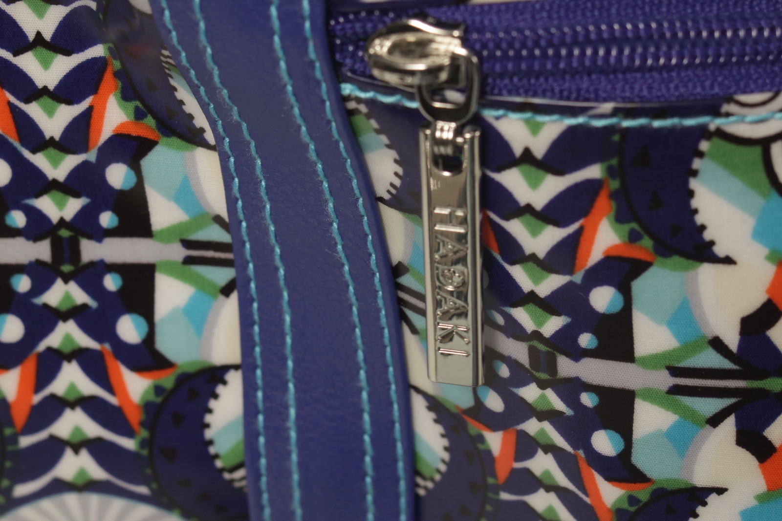 Hadaki Hannah’s Tote Mardi Gras Print Red Blue Green Design NEW Weekender Size