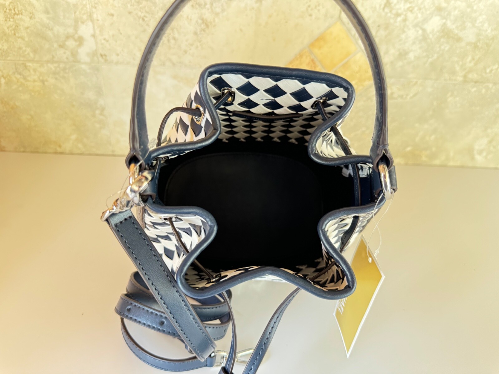 MICHAEL KORS REED MD BELTED TH BUCKET SHOULDER MESSENGER BAG WOVEN NAVY MULTI