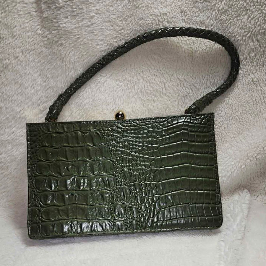 Isaac Mizrahi Green Crocodile Top Handle Bag Clasp, Gold Hardware, Pockets