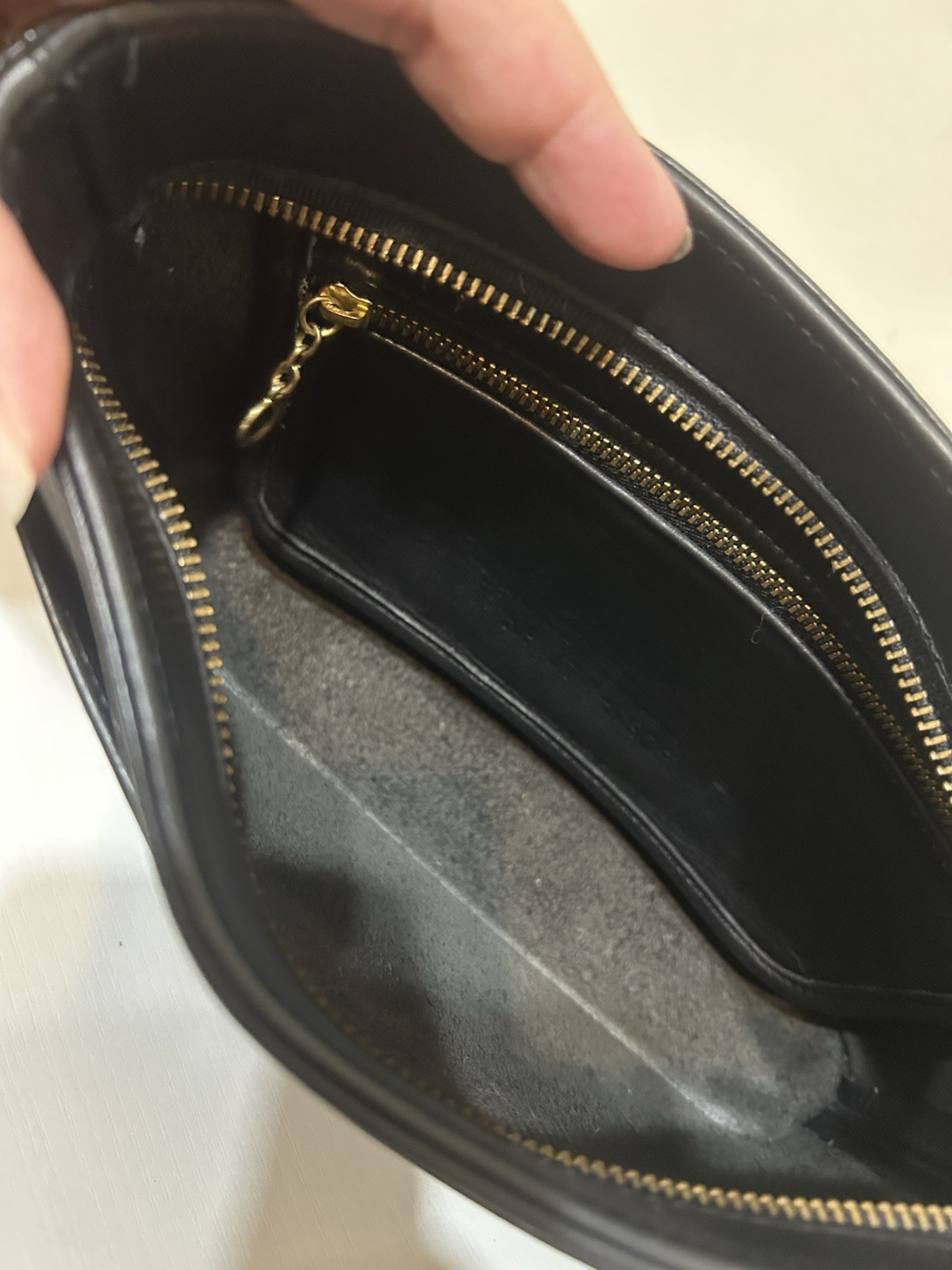 Coach Equestrian Vintage Black Leather purse J7C-9802 (1997) Entrupy COA