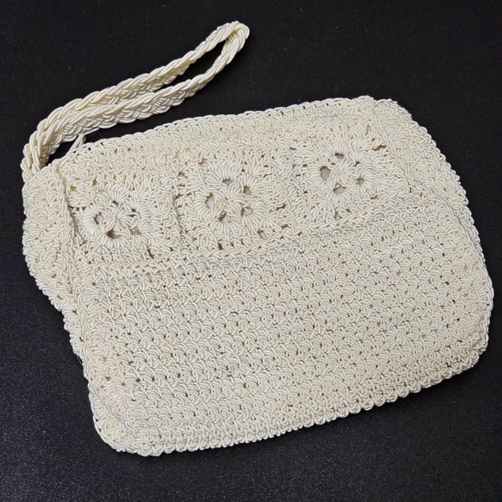 (A1354) Kathie Lee Woven Knit Cream Crochet Wristlet Vintage 90’s