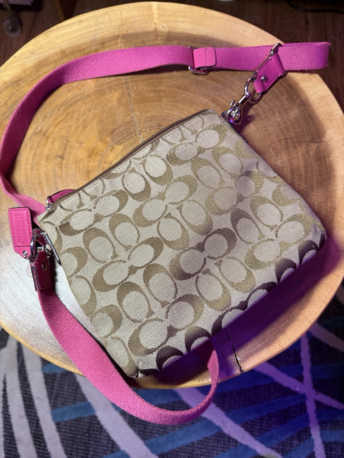 Coach Signature Logo Beige/Pink Crossbody Bag w/ Detachable Strap Turn Lock