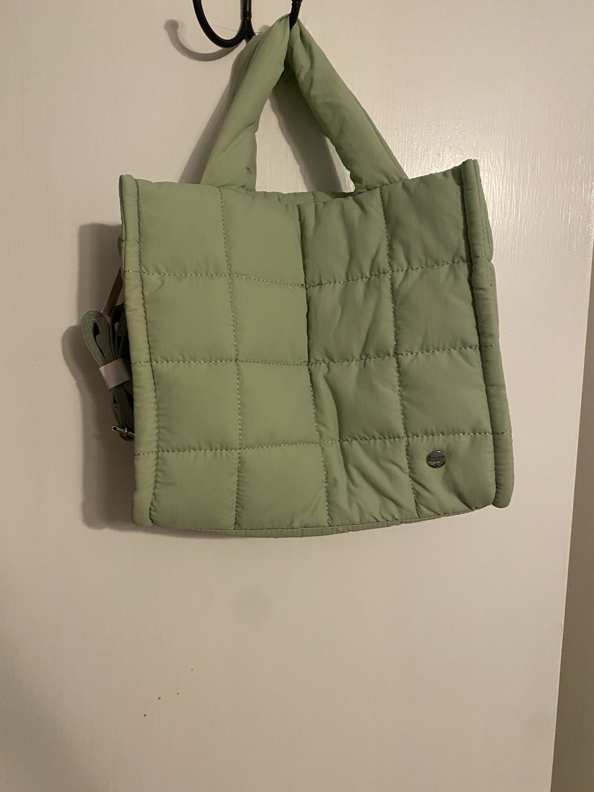 Light Green Quilted Women’s Shoulder Bag with Detachable Strap and Zipper