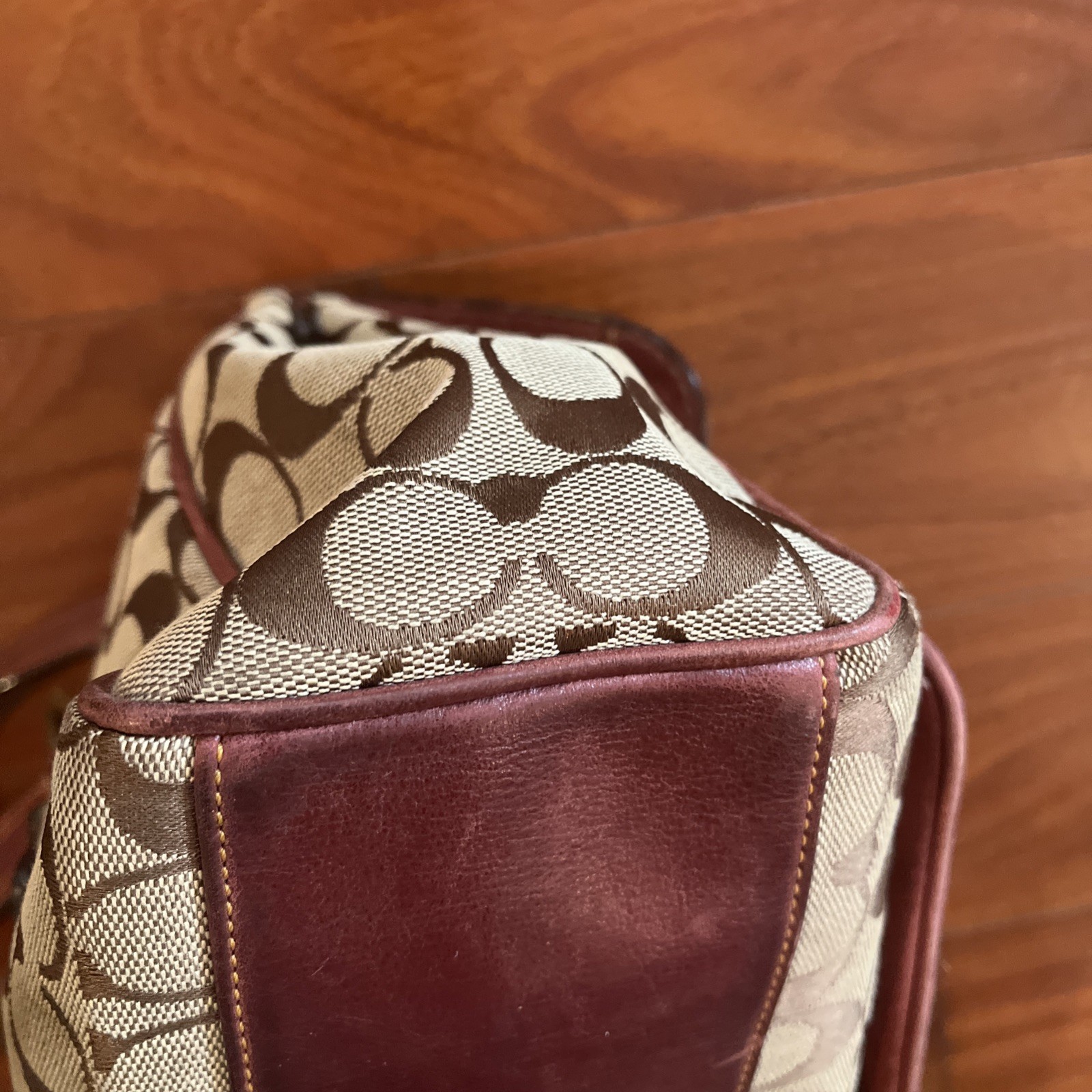 COACH SPECIAL EDITION SIGNATURE C BURGUNDY SUEDE and LEATHER 7065 READ