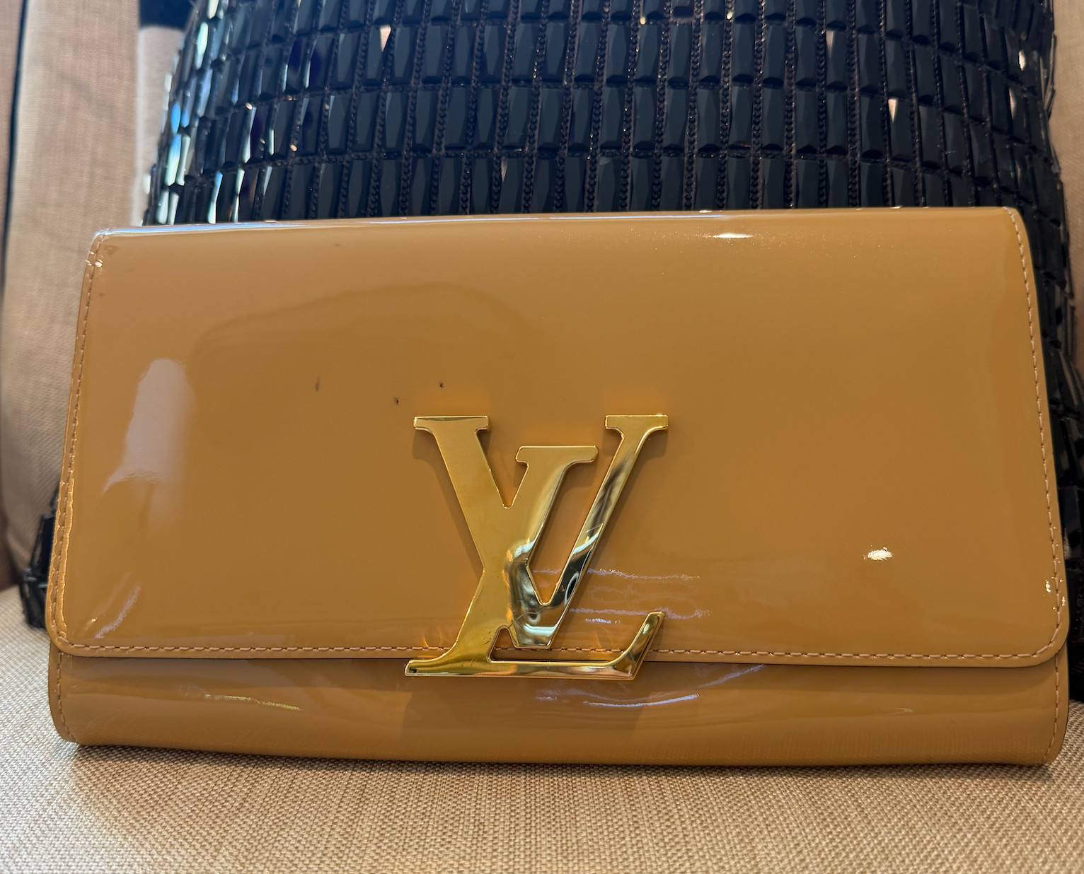 LOUIS VUITTON EW Verni Nude Louise bag