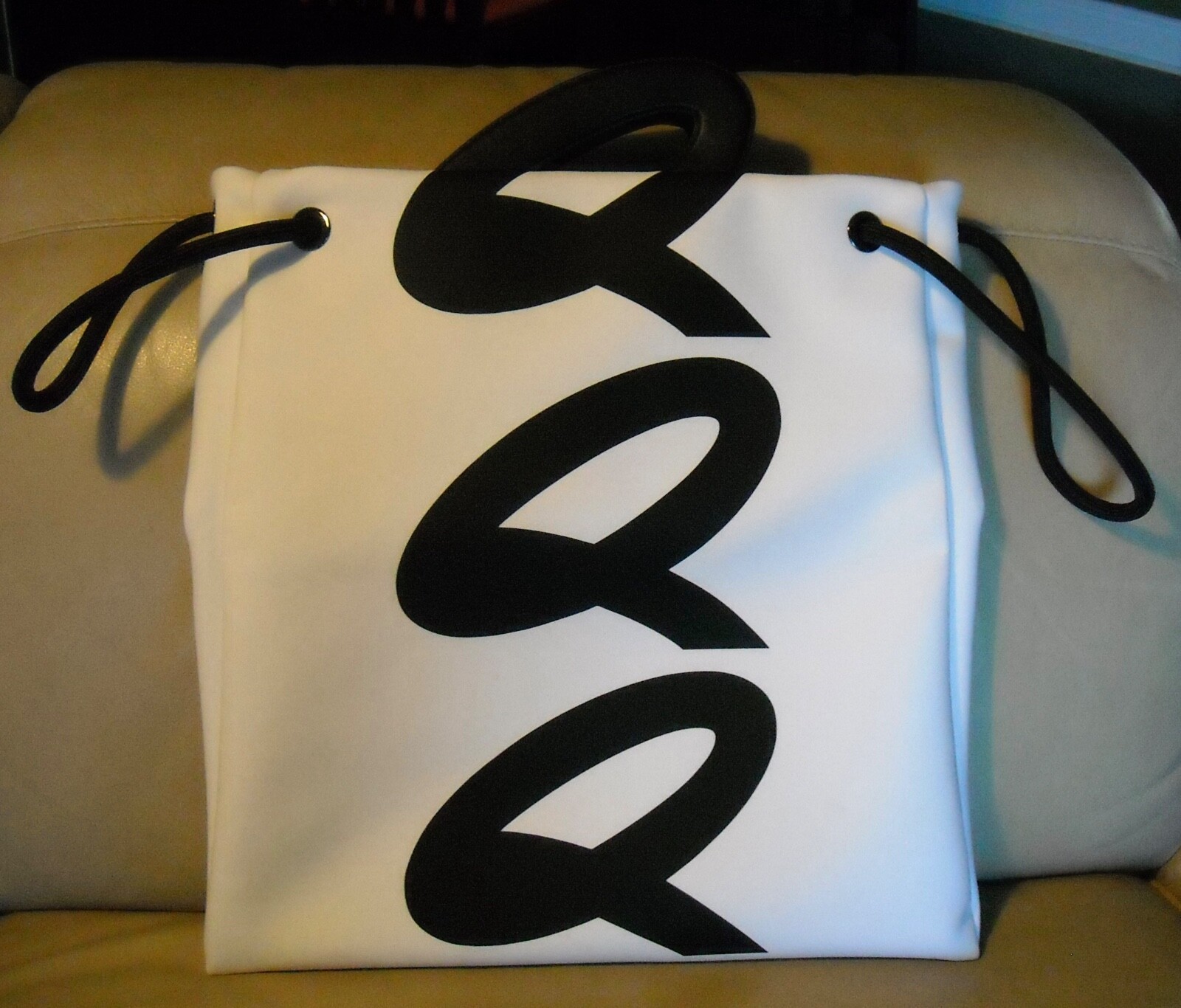NWOT 100% Authentic Women’s Ikko Tanaka Issey Miyake Bag Color White/Black