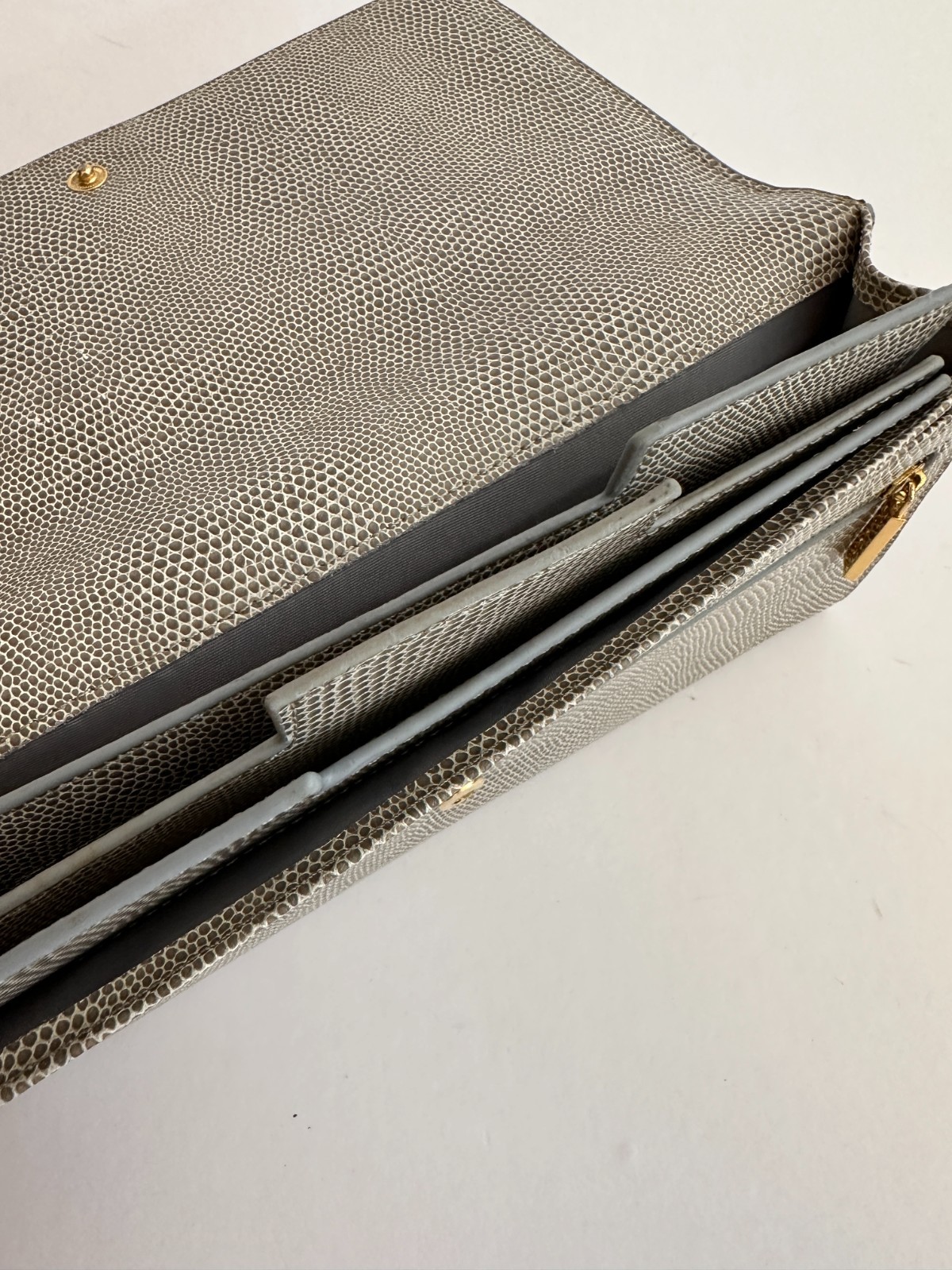 St John Wallet Organizer Clutch 9.5 Inch Embossed Leather Lizard Print Gray Nice