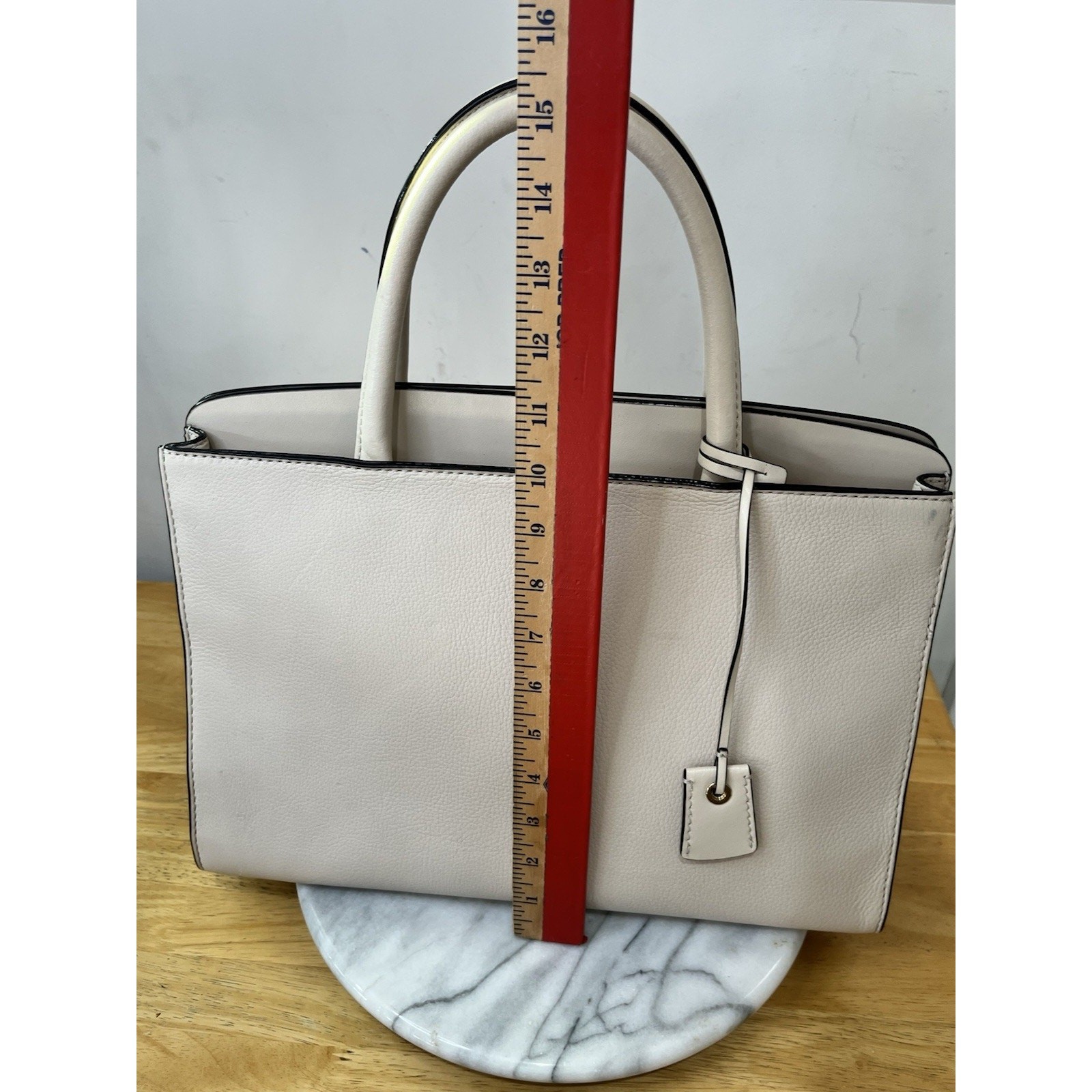 Kate Spade Medium Cream Handbag – Elegant Sophisticated Style, Classic Tote Purs