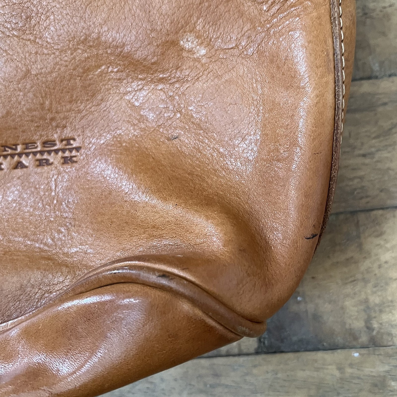 Vintage Authentique Guess Leather Crossbody Bag 5.5 in Embossed Logo