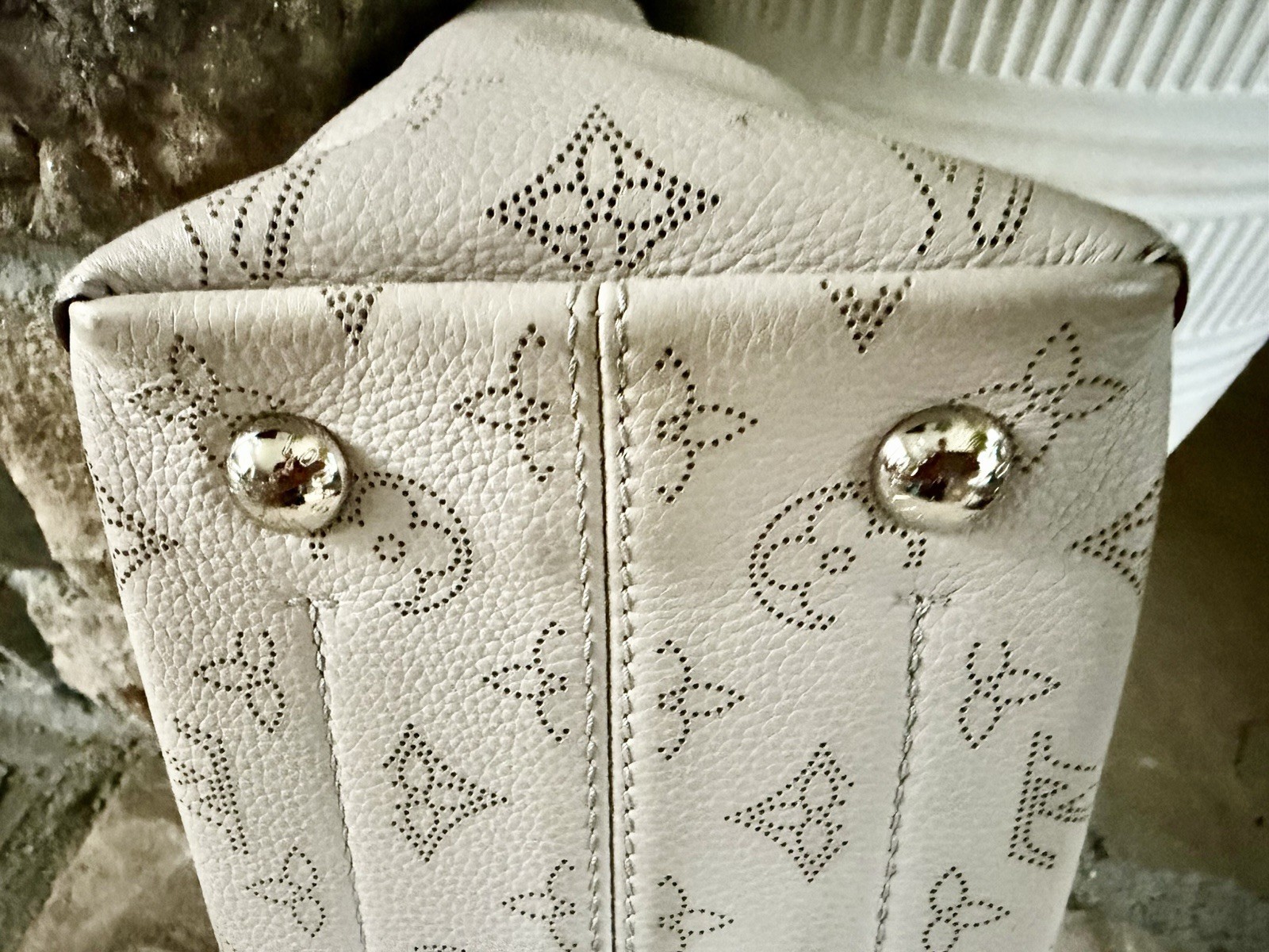 Louis Vuitton Hina Tote PM Beige Mahina Leather