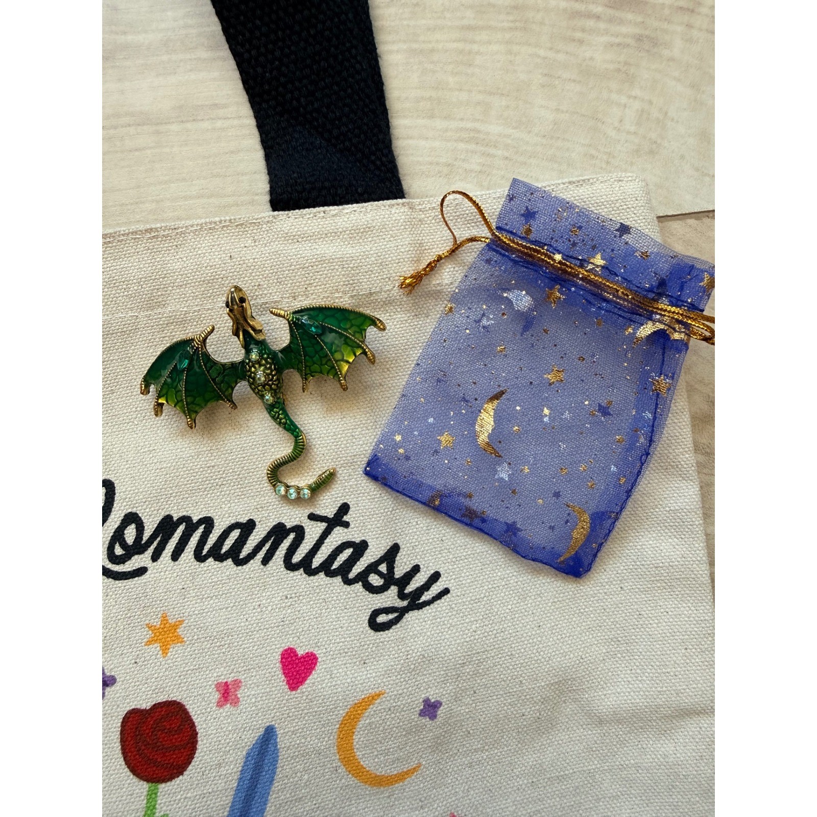 Fourth Wing Book Bundle With Romantasy Tote, Dragon Pin, and Notebook NEW
