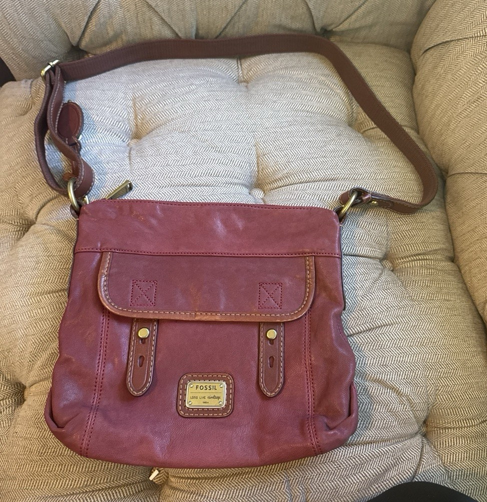 Fossil Brown Medium Crossbody Bag Zip Closure Inner Pockets Lined Key Charm