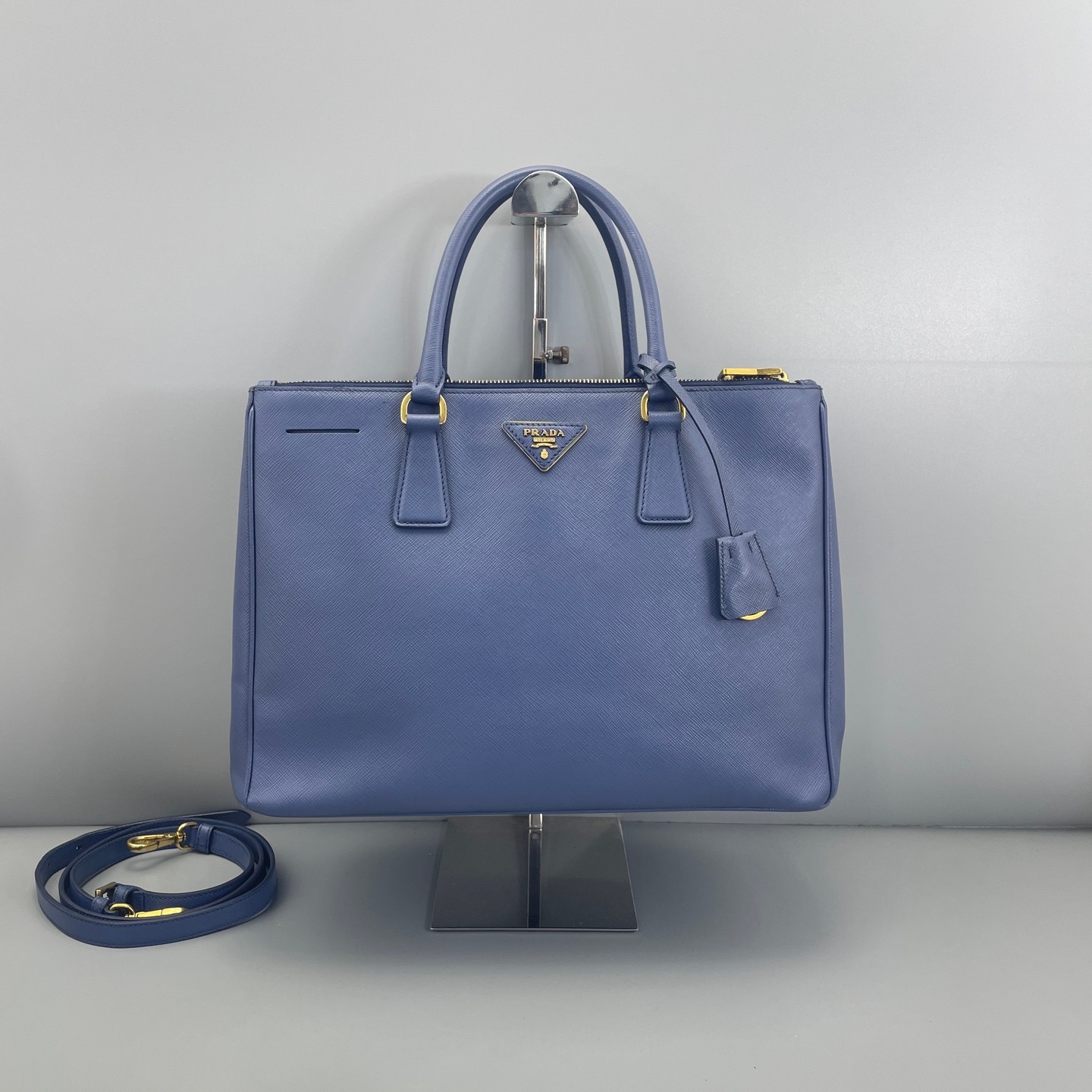 AUTH PRADA Galleria Saffiano Leather Large Blue Top Handle Tote Bag.