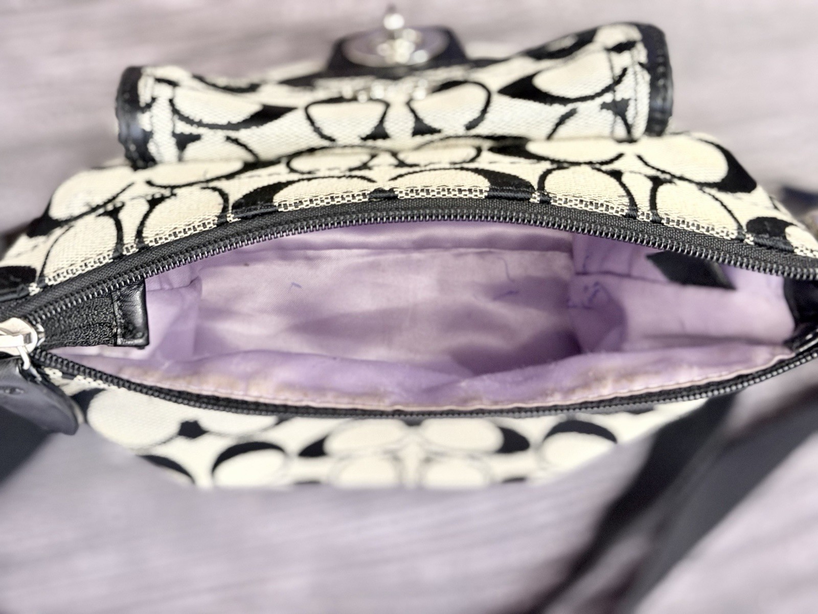 Authentic Y2K VTG Coach Black Signature Canvas Crossbody Swingpack F45026