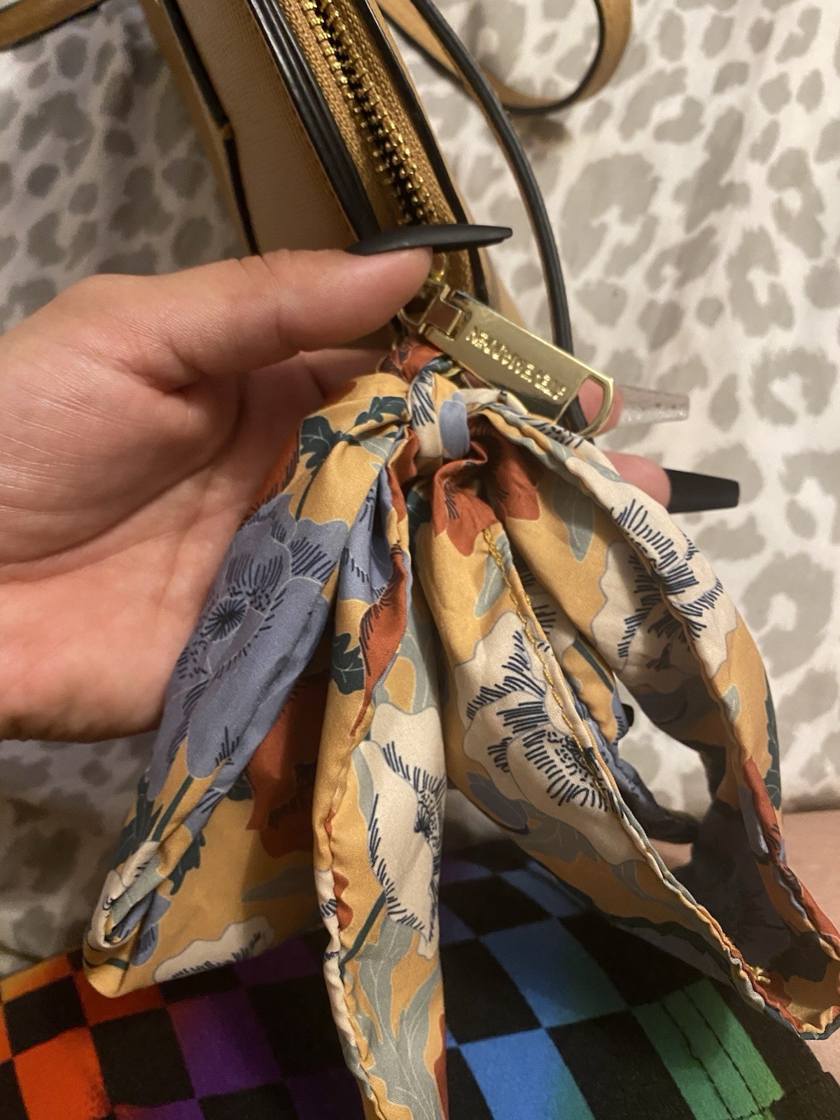 Steve Madden Tan Small Crescent Crossbody Bag Gold Hardware Zip Charm Lined