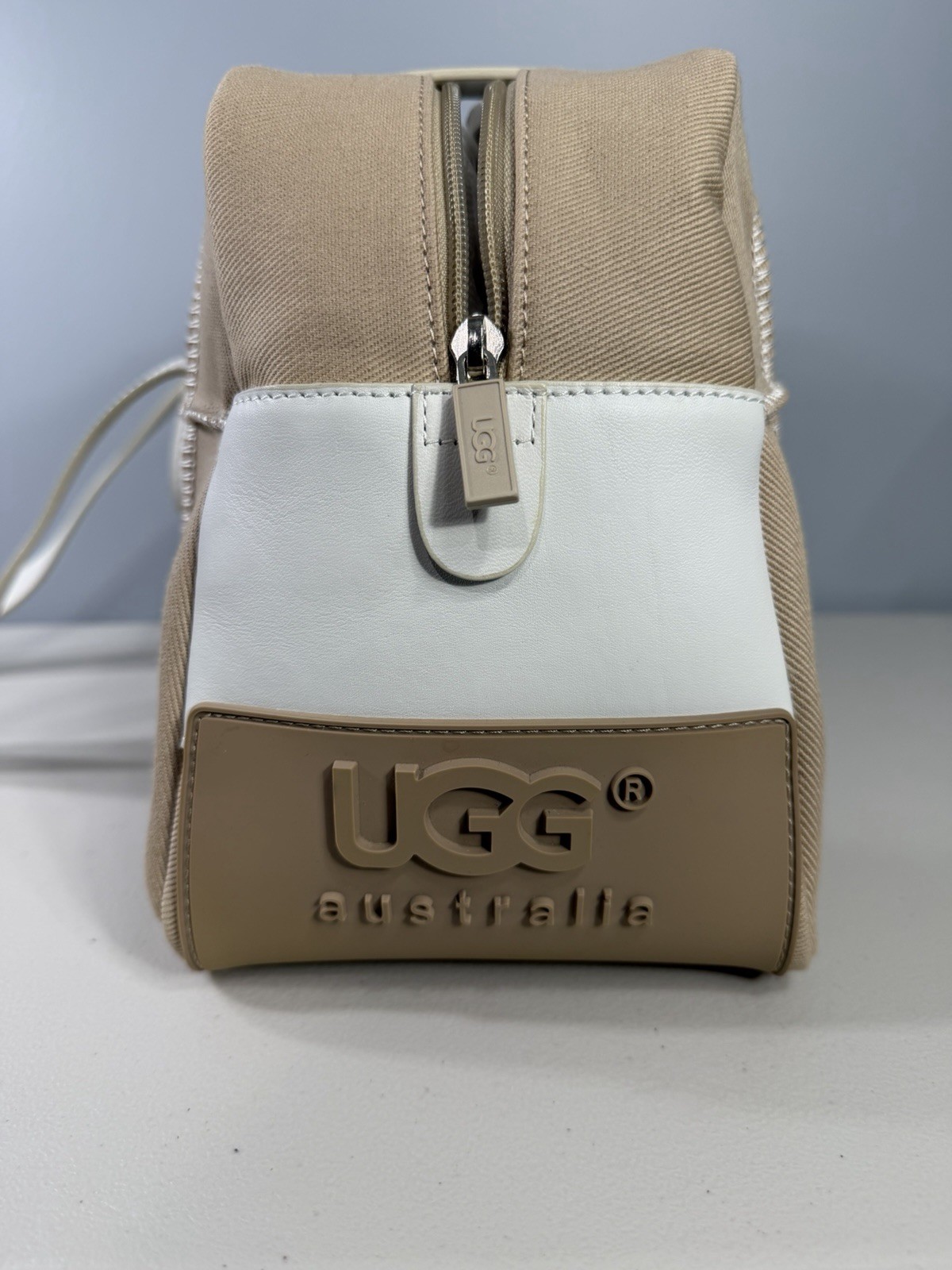UGG Australia Medium Beige & White Zip Shoulder Bag Silver Hardware Dust Bag