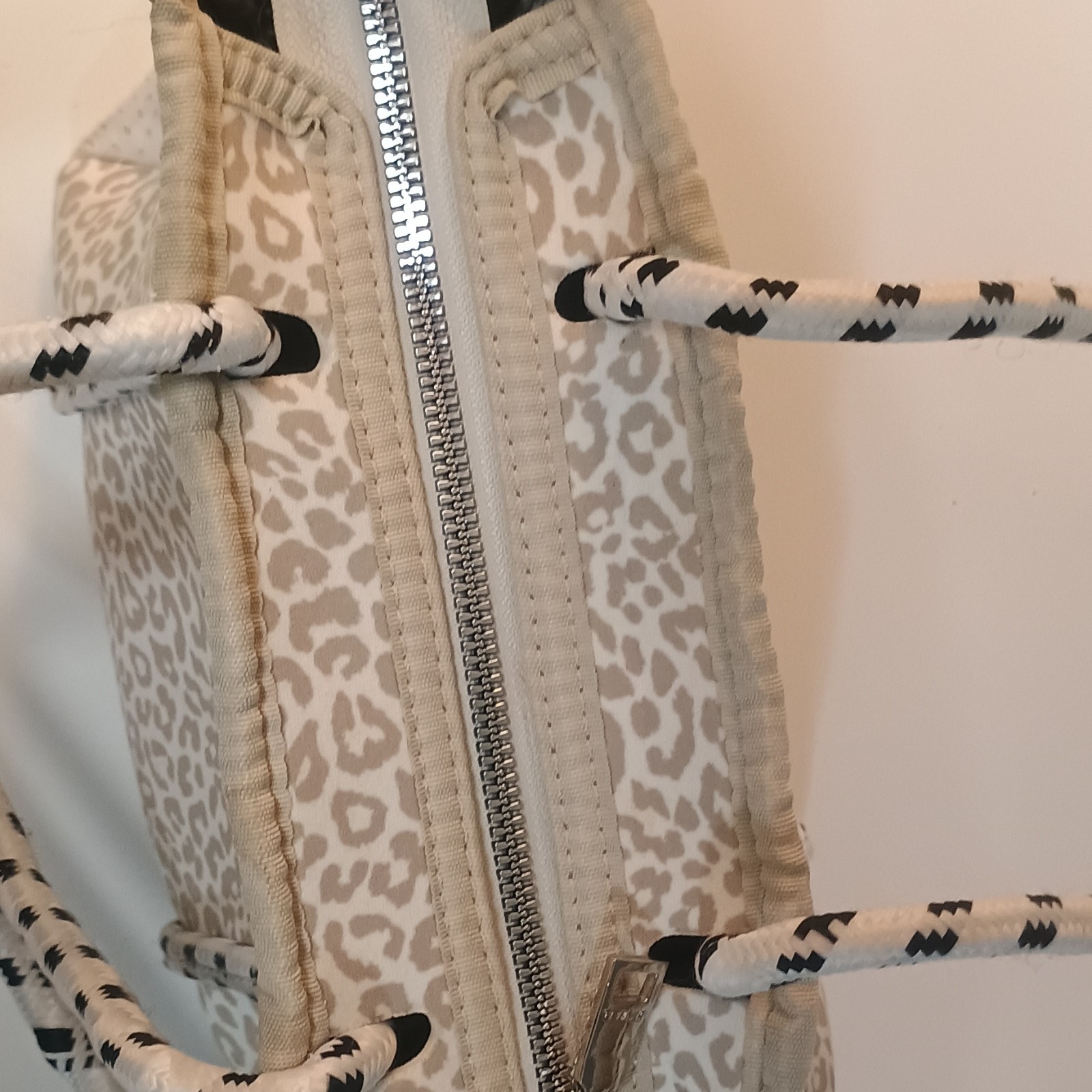 JEN&CO Leopard Print Perforated Zip Purse With Rope Handles & Makeup Bag